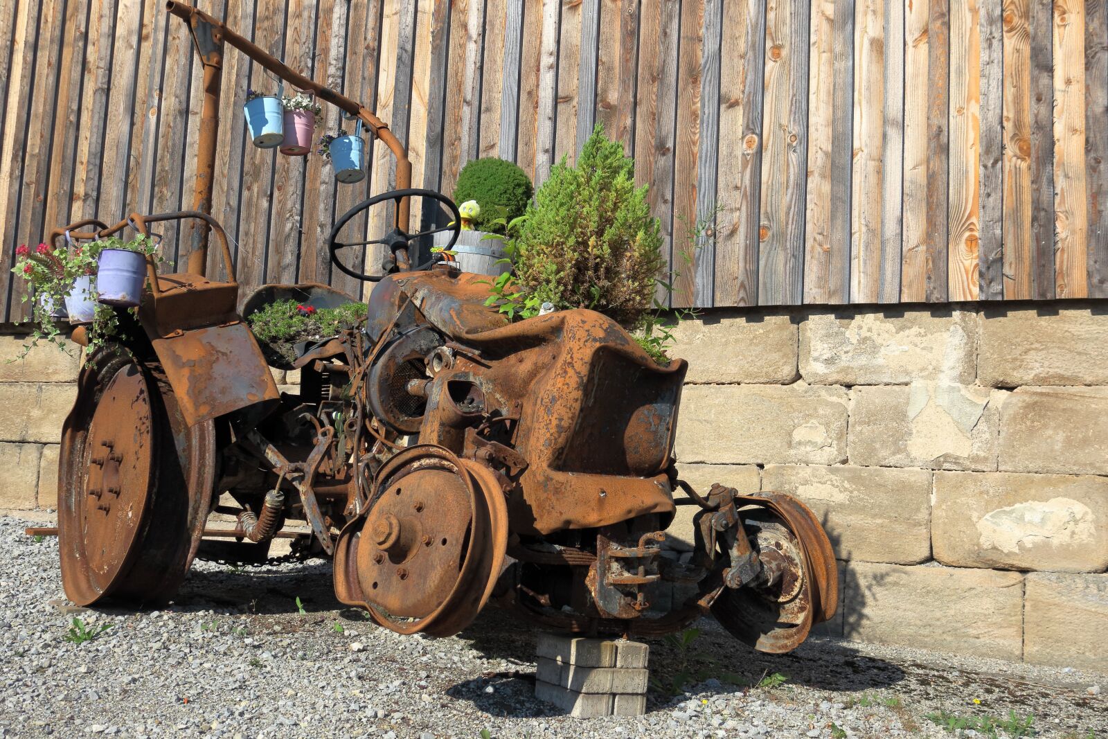 Canon PowerShot G3 X sample photo. Tractor, scrap, rust photography
