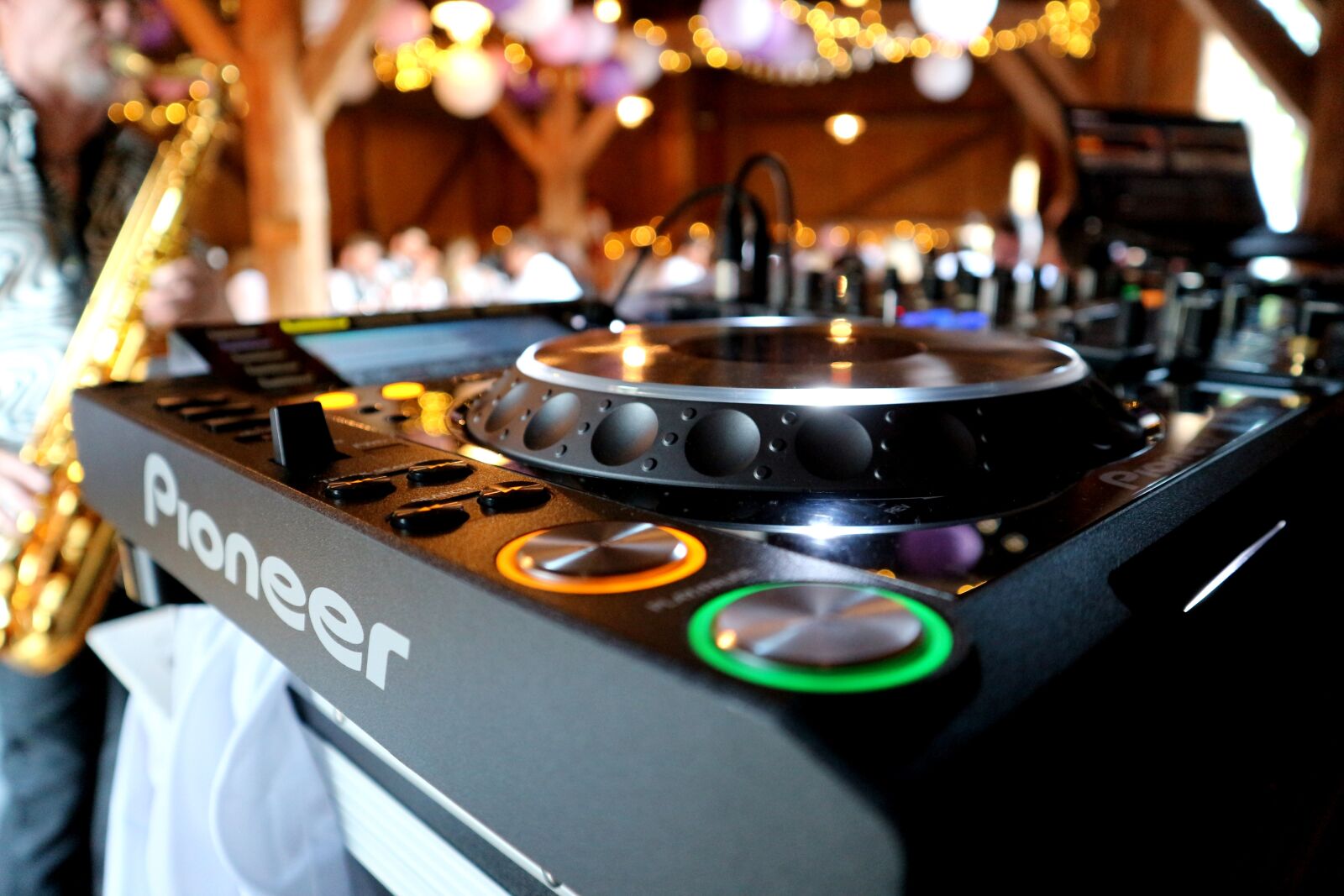 Canon EOS M10 sample photo. Dj, saxophone, sonic seven photography