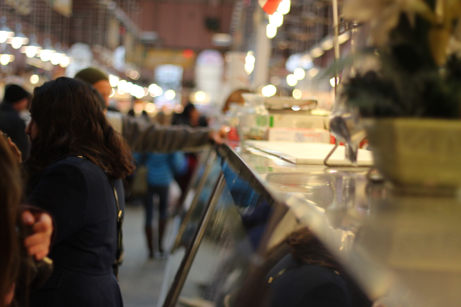 Canon EOS 600D (Rebel EOS T3i / EOS Kiss X5) sample photo. Butcher, butcher, shop, chef photography