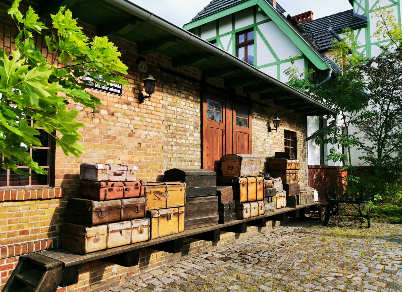 HUAWEI P30 Pro sample photo. Old railway station, castle photography