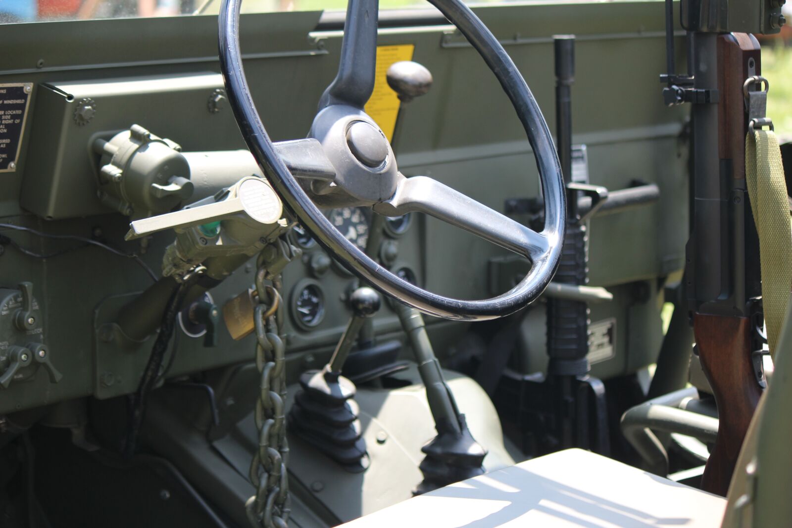 Canon EOS 600D (Rebel EOS T3i / EOS Kiss X5) sample photo. Jeep, military, army photography