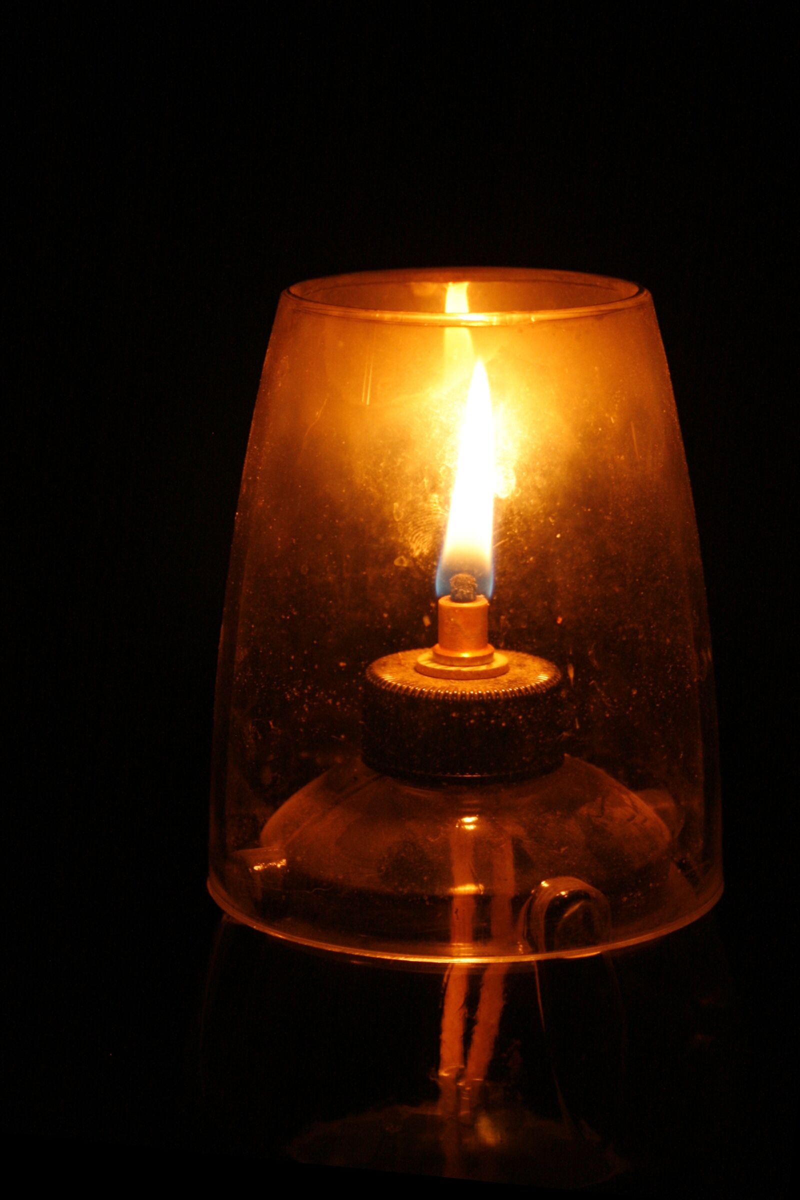 Canon EOS 400D (EOS Digital Rebel XTi / EOS Kiss Digital X) sample photo. Oil lamp, wick, flame photography