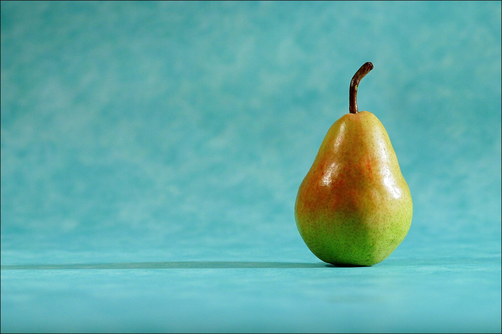 Canon EOS D60 sample photo. Pear, light, shallow photography