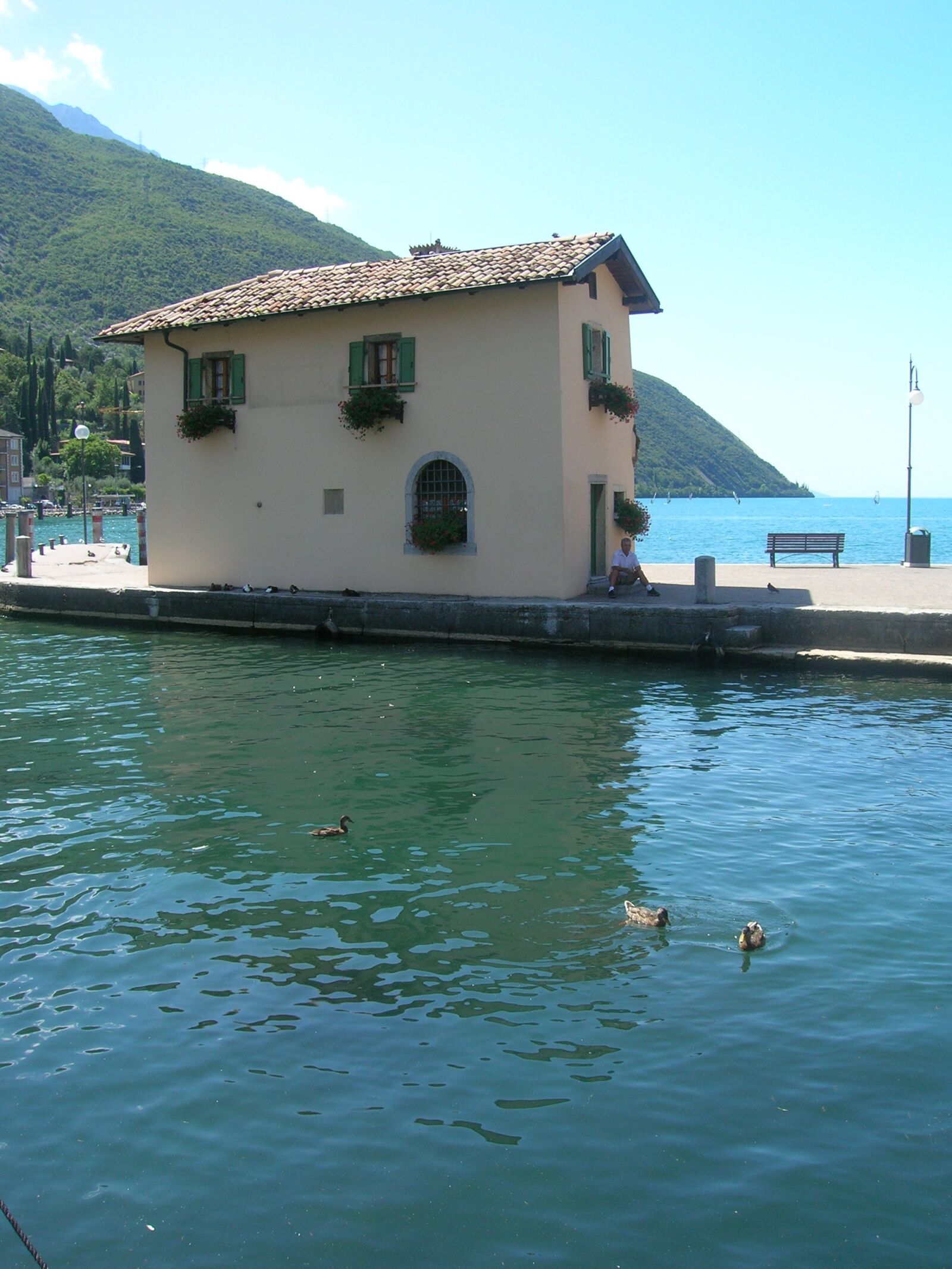 Nikon E5600 sample photo. Italy, lake garda, water photography