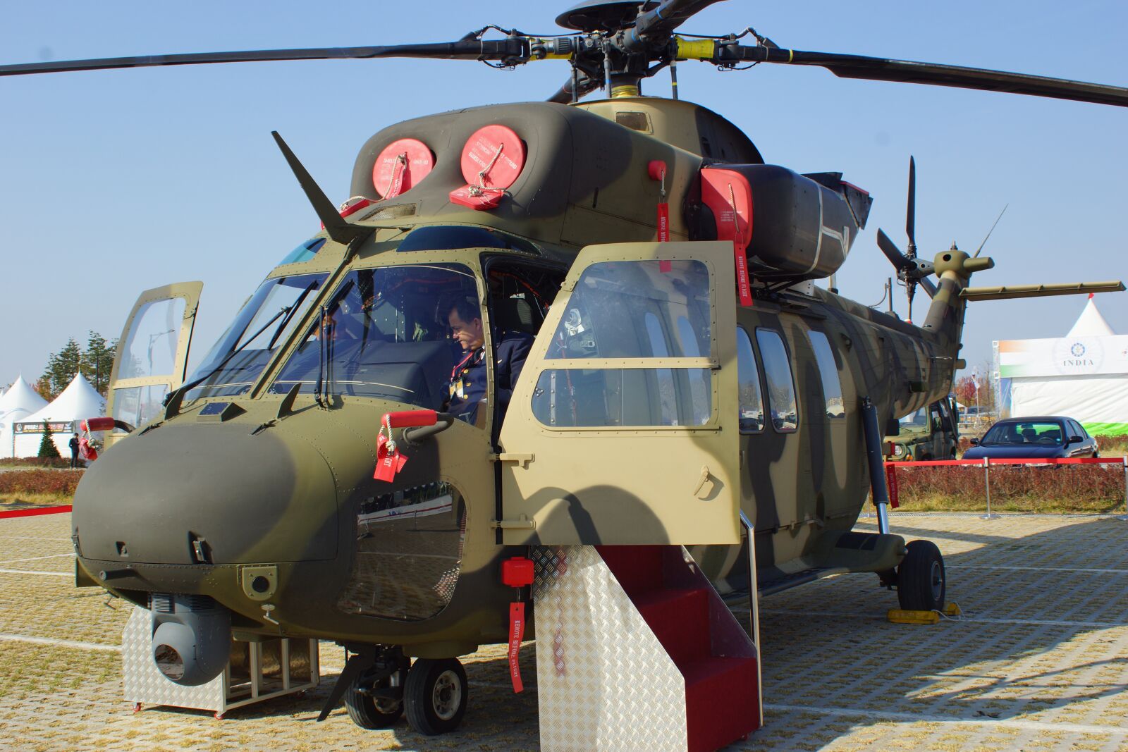 Sony SLT-A77 sample photo. Weapons, helicopter, repair temperature photography