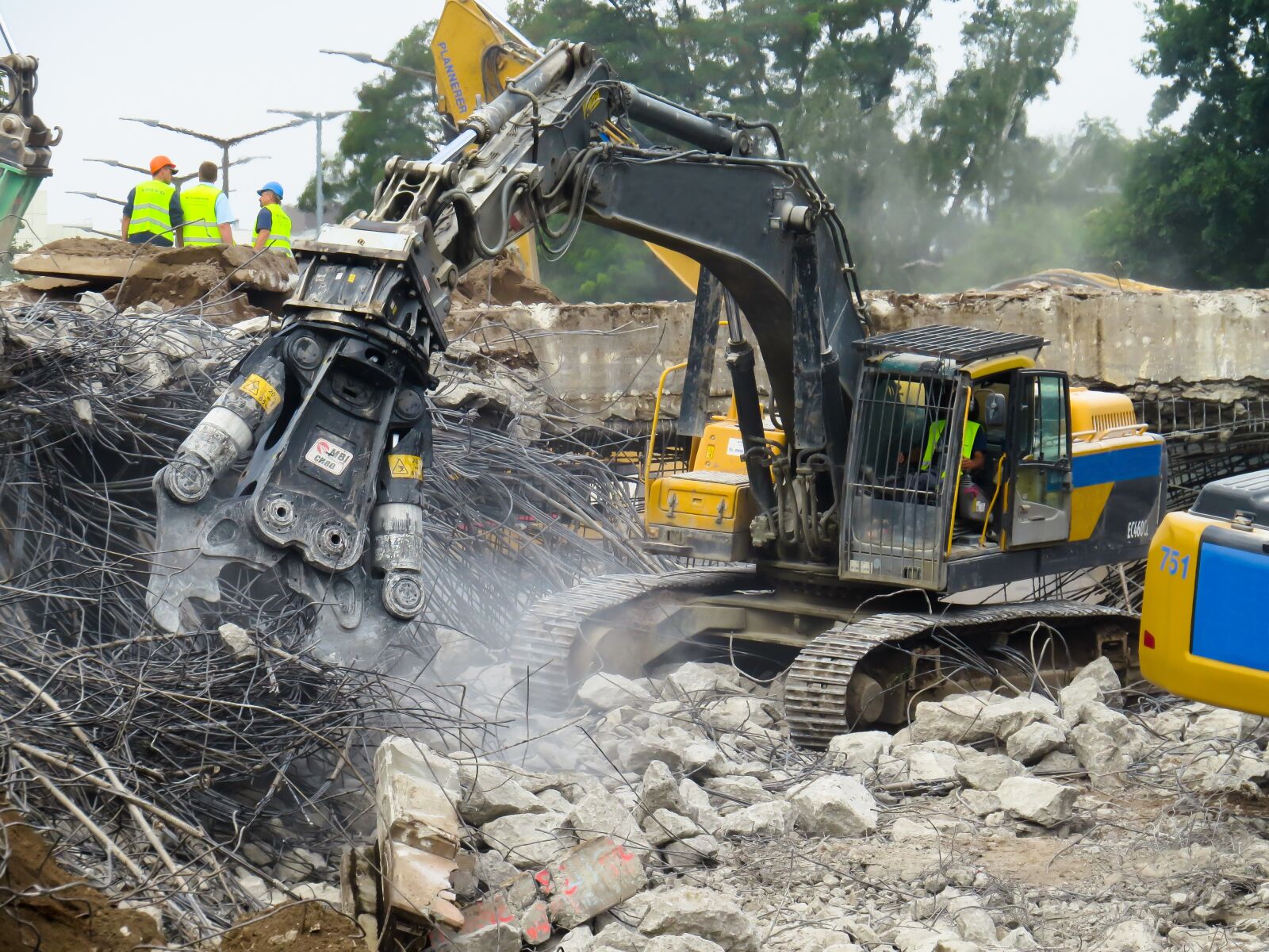 Canon PowerShot SX50 HS sample photo. Crash, demolition, destroyed photography