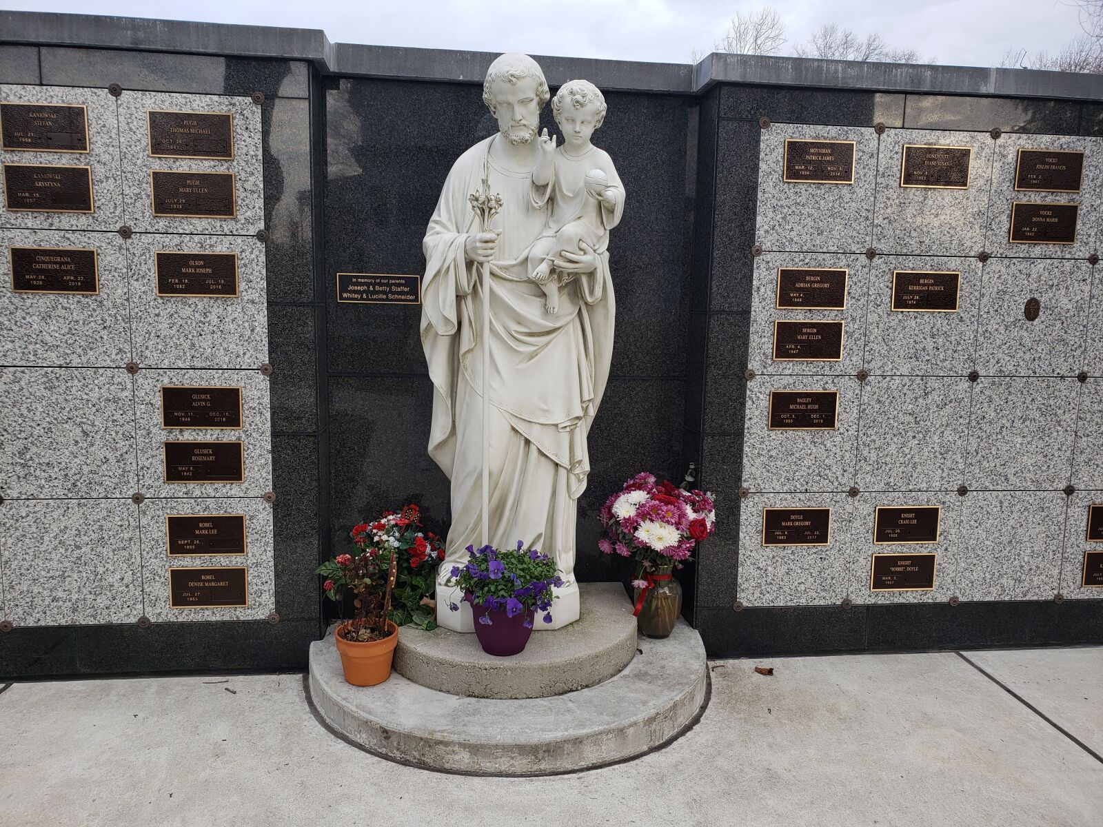 Samsung Galaxy S9+ sample photo. Columbarium, st joseph, statue photography