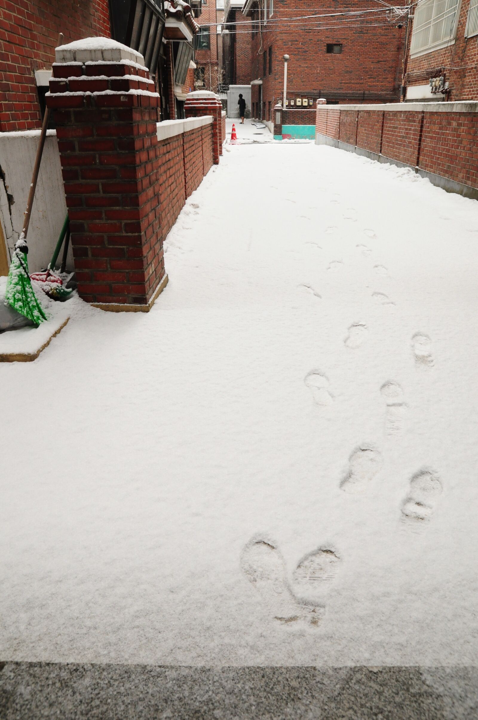 Nikon D90 sample photo. Snow, footprint, gil photography