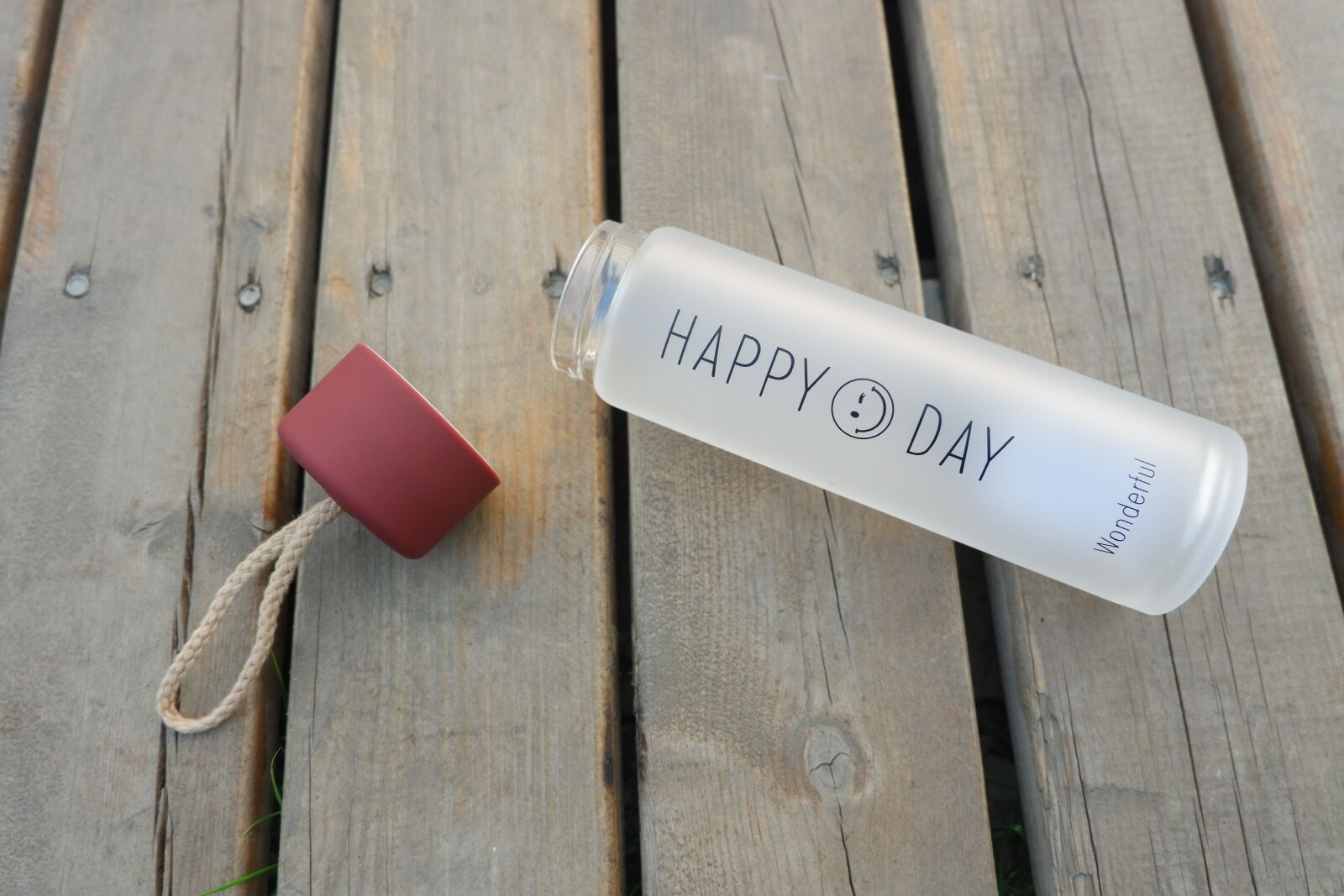 Fujifilm X-A3 + Fujifilm XC 16-50mm F3.5-5.6 OIS II sample photo. Cup, plank, drink water photography