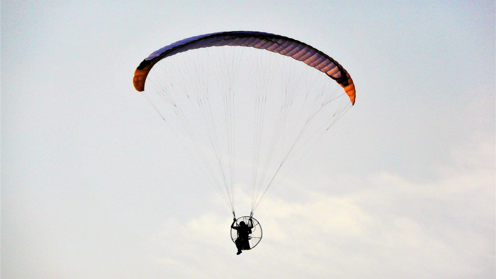 Panasonic DMC-TZ3 sample photo. Parachute, fly, the earth's photography