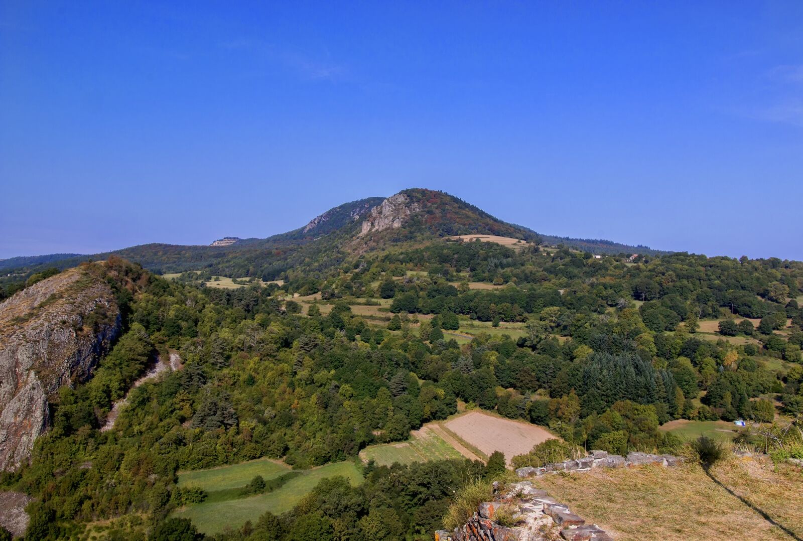 Canon EOS 70D sample photo. Artias, retournac, mountain photography