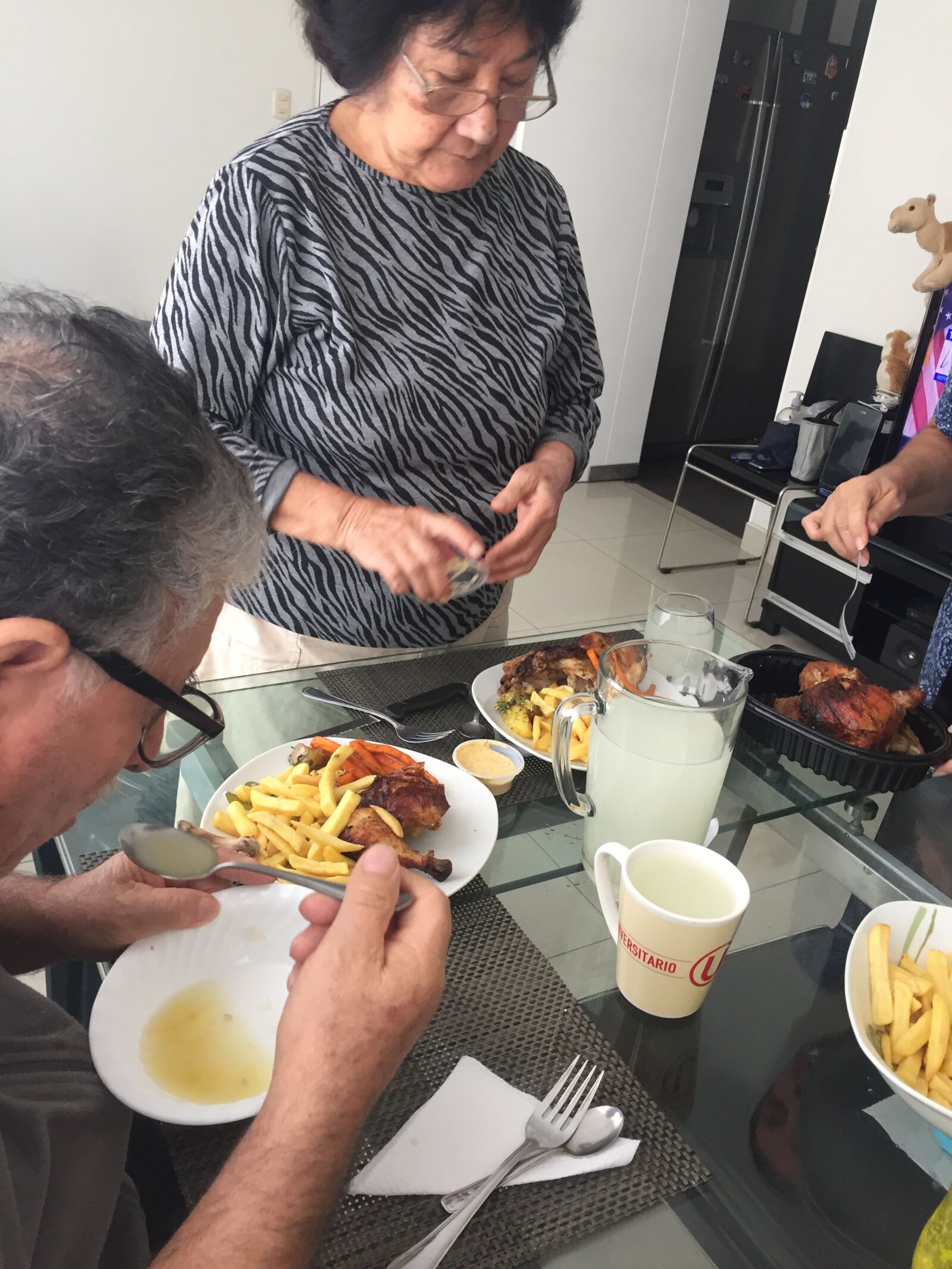 Apple iPhone 6 sample photo. Mamiypapi, en casa, pandemia photography