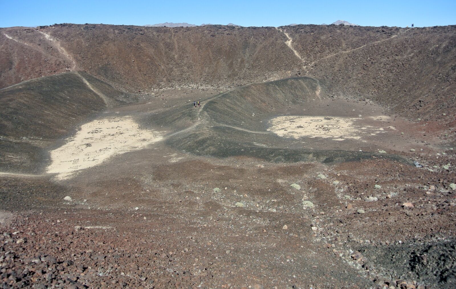 Nikon 1 Nikkor VR 10-30mm F3.5-5.6 sample photo. Amboy crater, interior, crater photography