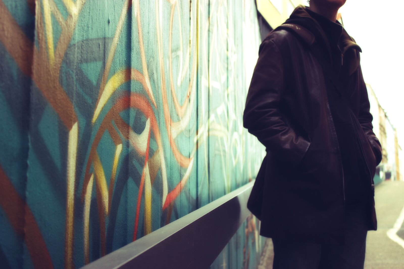 Canon EOS 600D (Rebel EOS T3i / EOS Kiss X5) sample photo. Graffiti, grunge, man photography