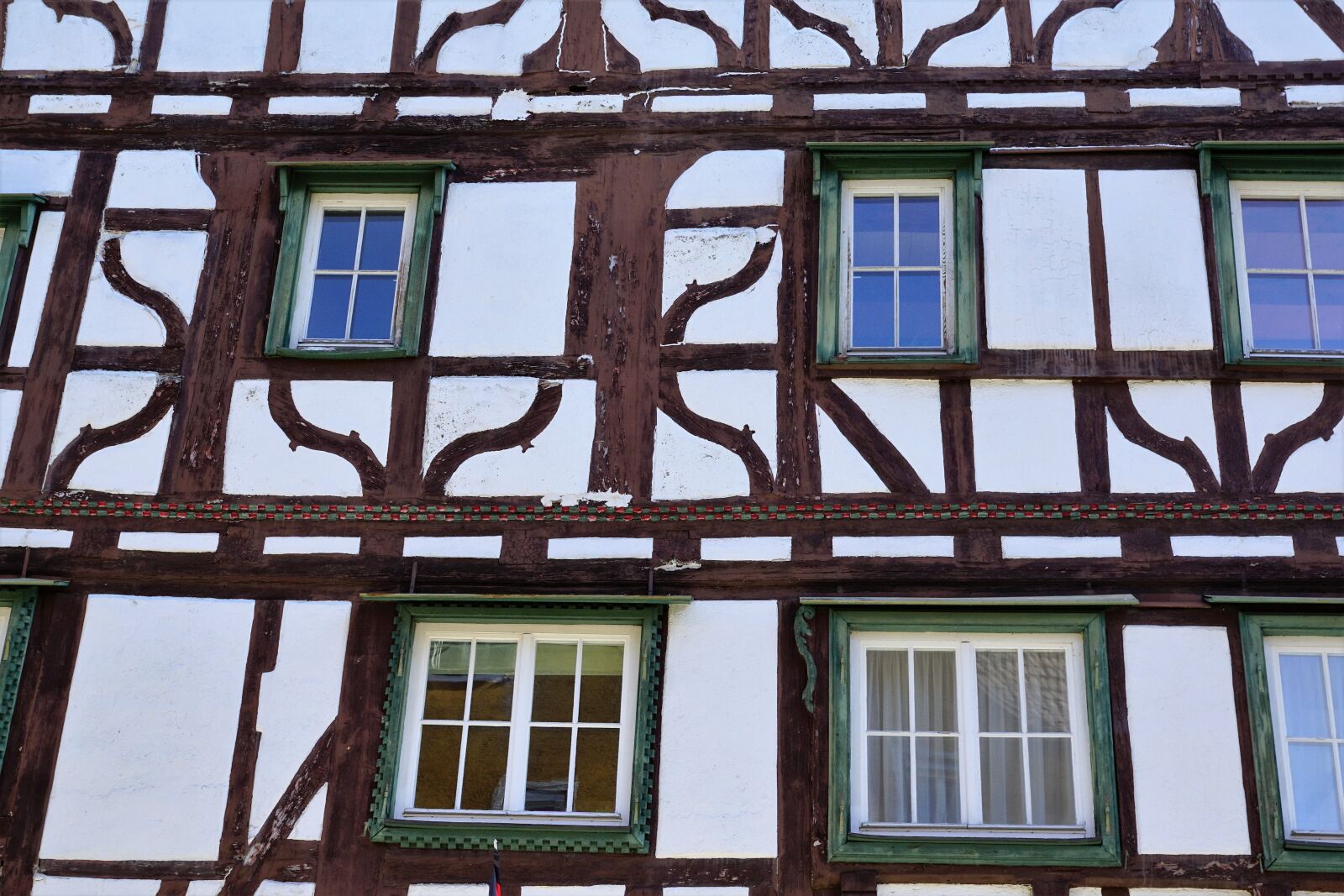 Sony ILCA-77M2 + Sony DT 16-50mm F2.8 SSM sample photo. House, mühlheim, facade photography