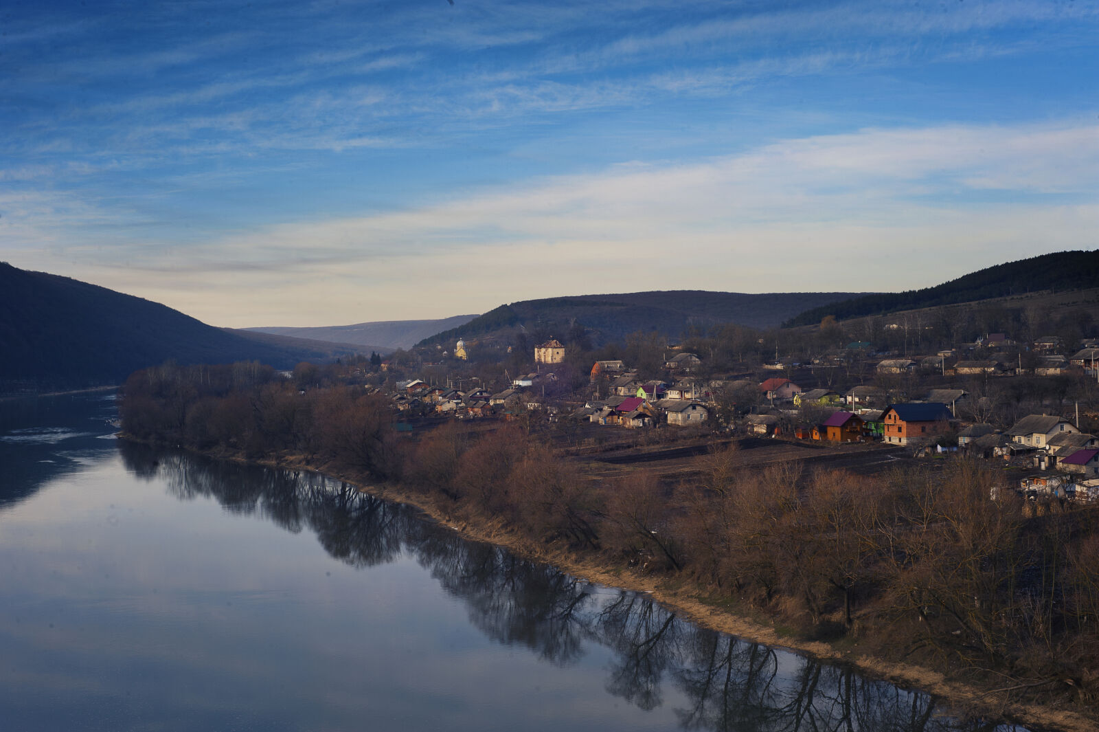 Nikon D700 + Nikon AF Nikkor 50mm F1.8D sample photo. Lake, mountain, mountains, outdoors photography