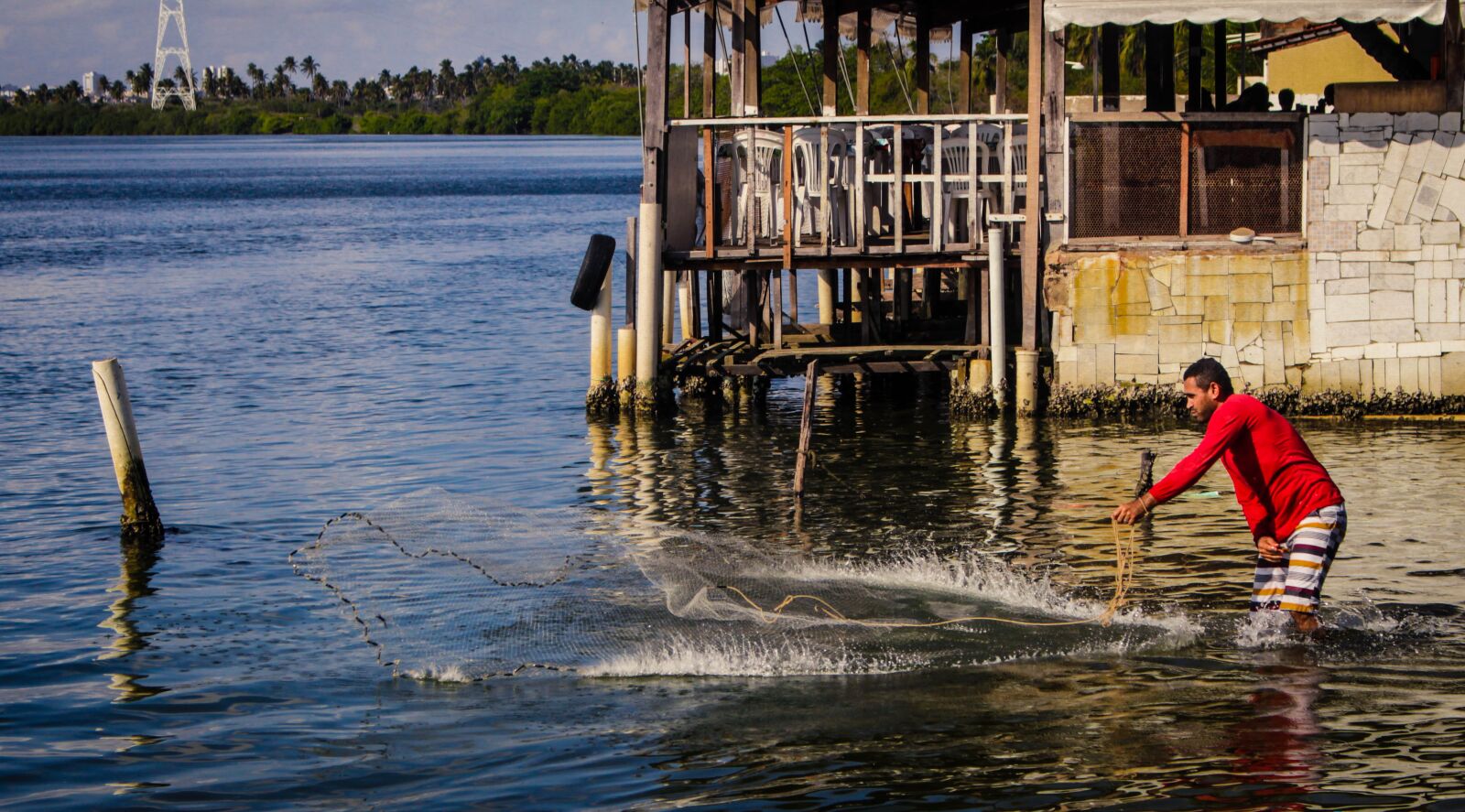 Canon EOS 700D (EOS Rebel T5i / EOS Kiss X7i) sample photo. Fisherman, fishing, network photography