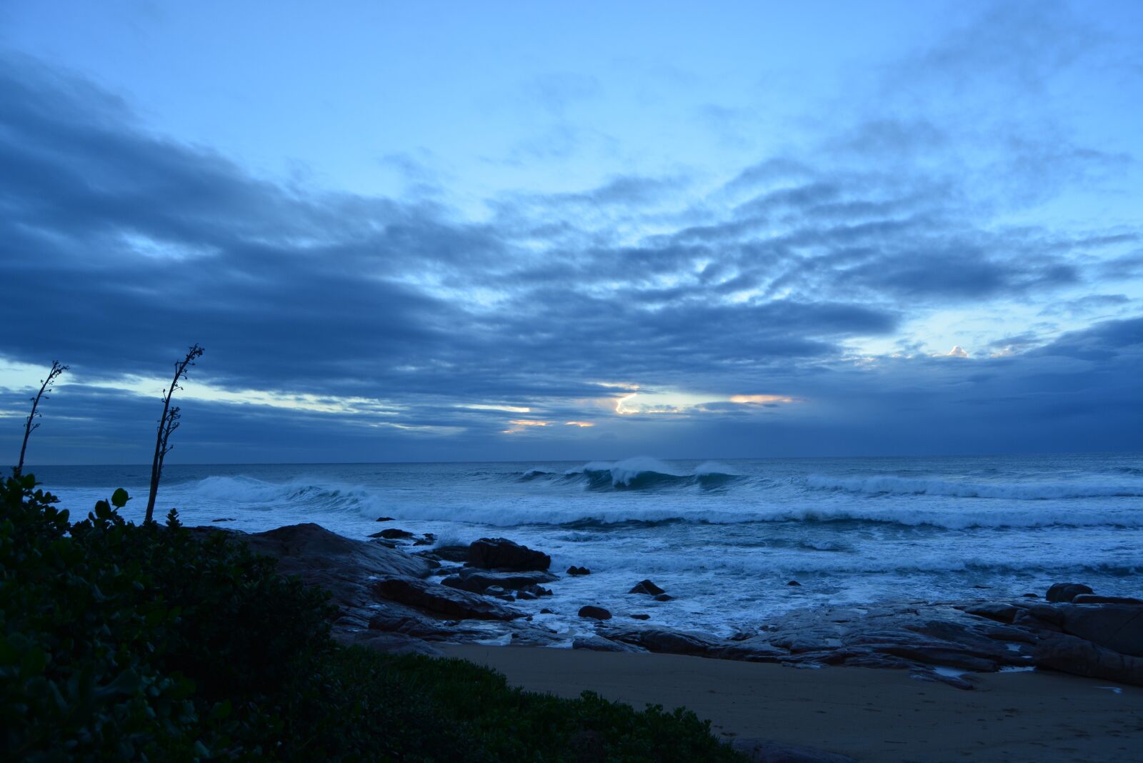 Nikon D5200 sample photo. Beach, morning, sunrise photography