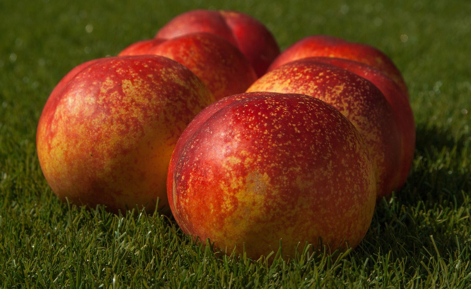 Pentax K10D sample photo. Peach, fruit, fresh photography