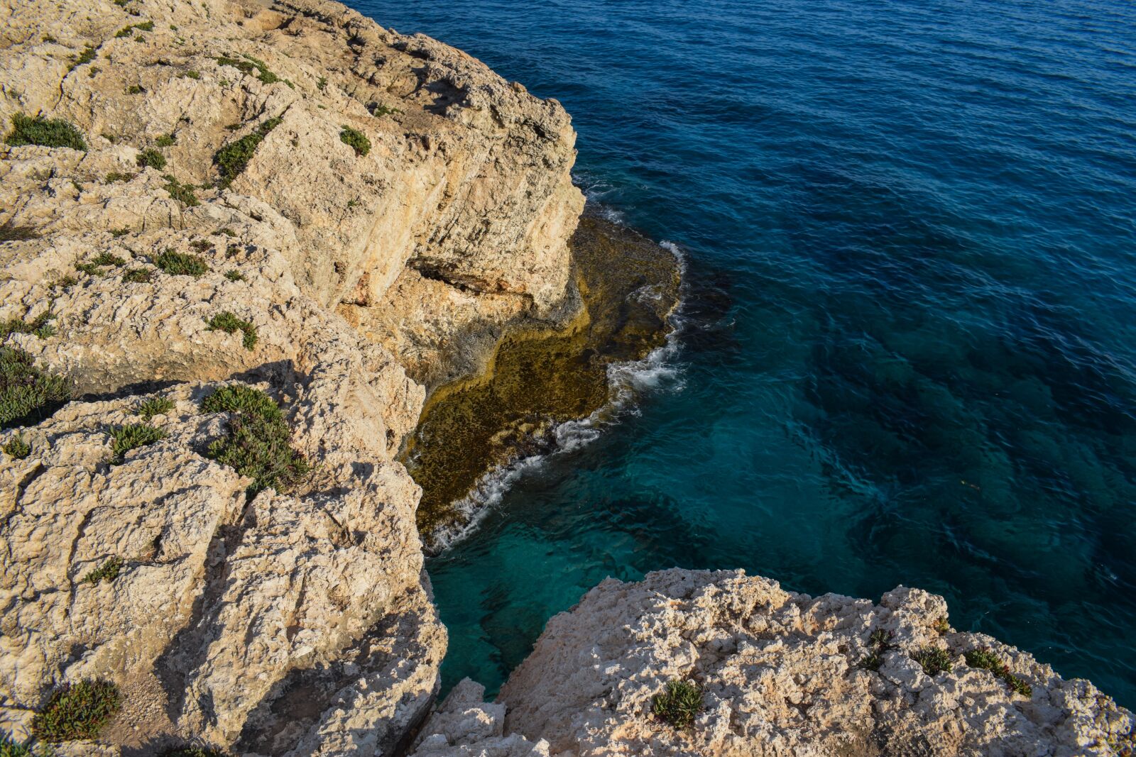 Nikon D3300 sample photo. Cliff, rock, sea photography