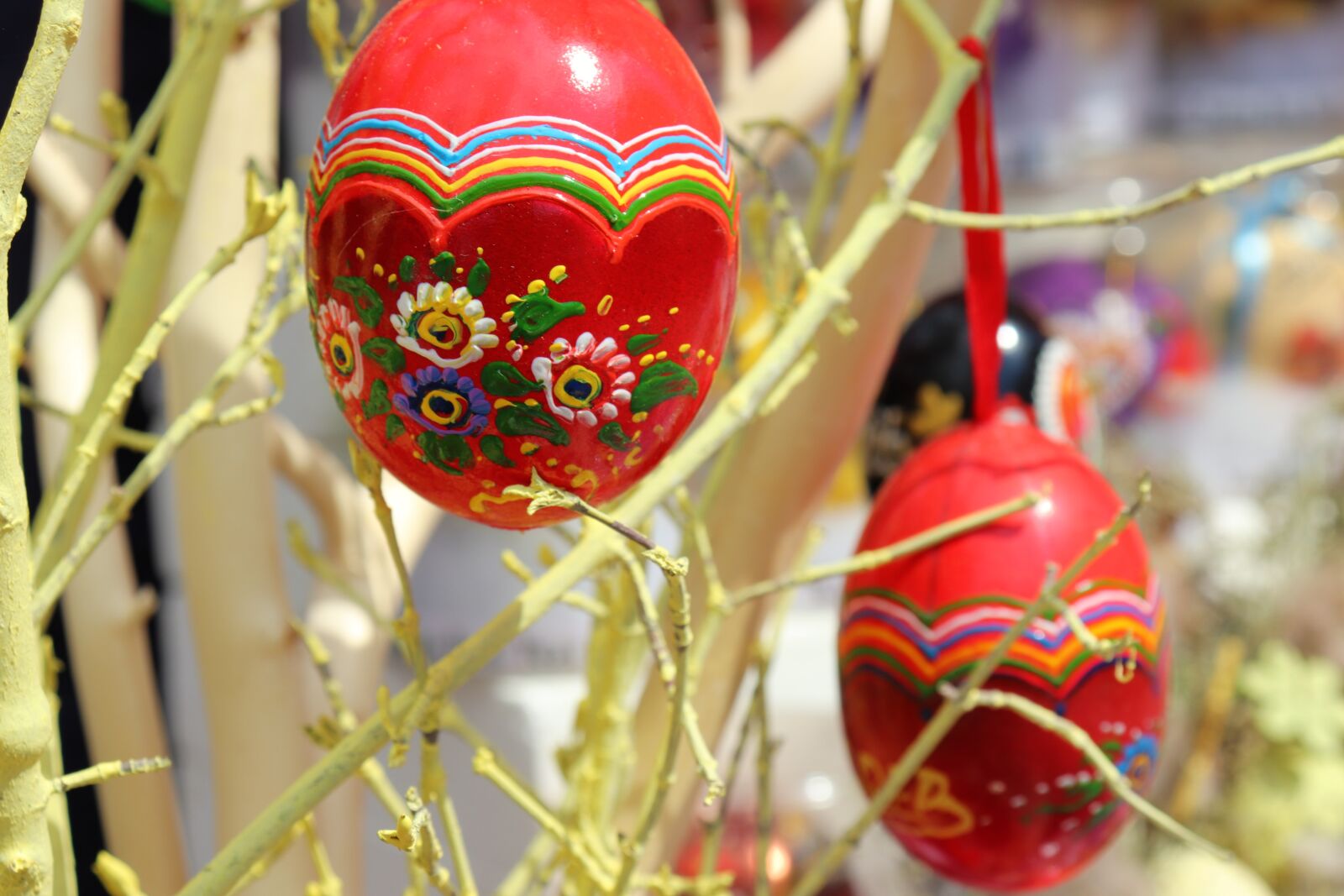 Canon EOS 200D (EOS Rebel SL2 / EOS Kiss X9) sample photo. Easter eggs, colorful, decoration photography
