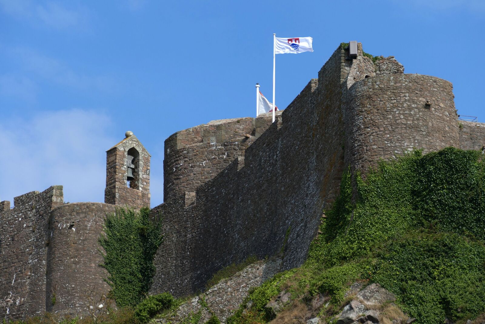 Panasonic Lumix DMC-FZ1000 sample photo. Jersey, castle, orgueil photography