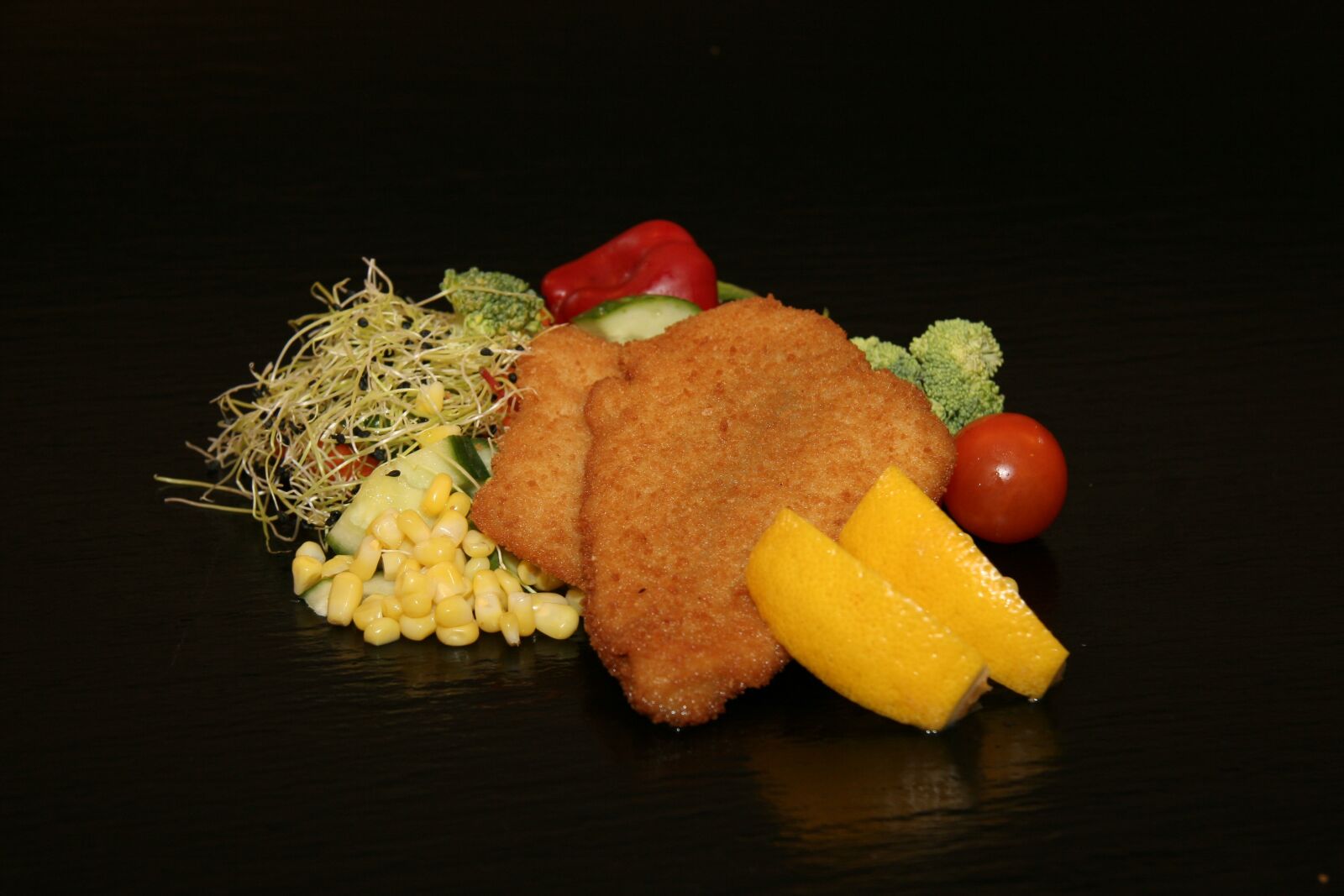 Canon EOS 20D sample photo. Fish fillet, breaded, fried photography