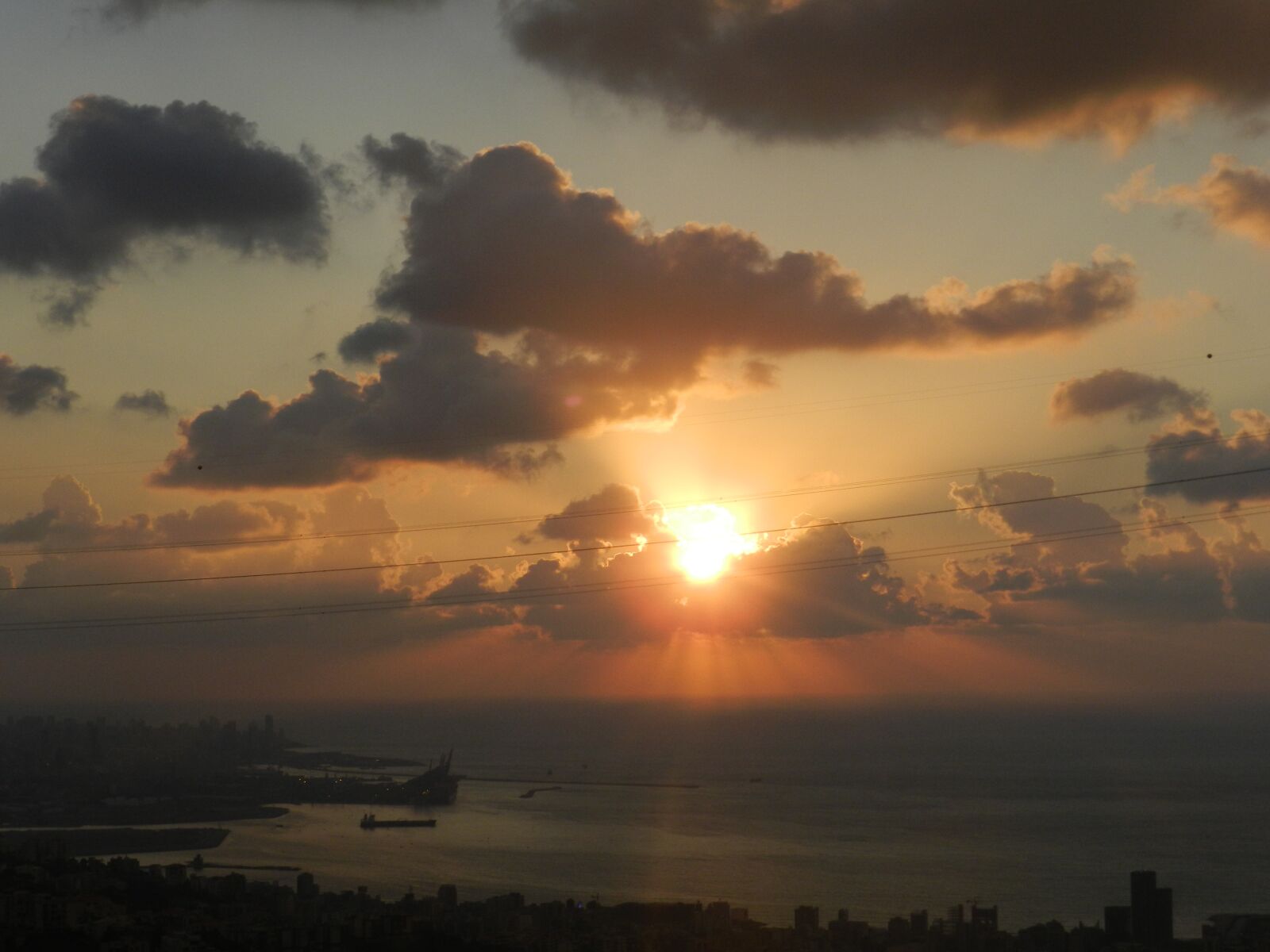 Nikon Coolpix P500 sample photo. Sunset, skyline, seaview photography