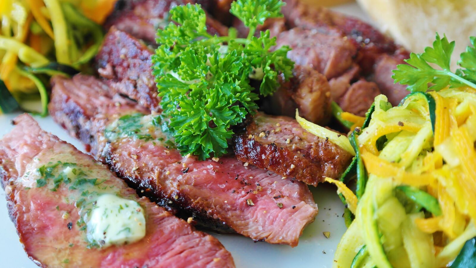 Samsung NX20 sample photo. Steak, meat, beef photography