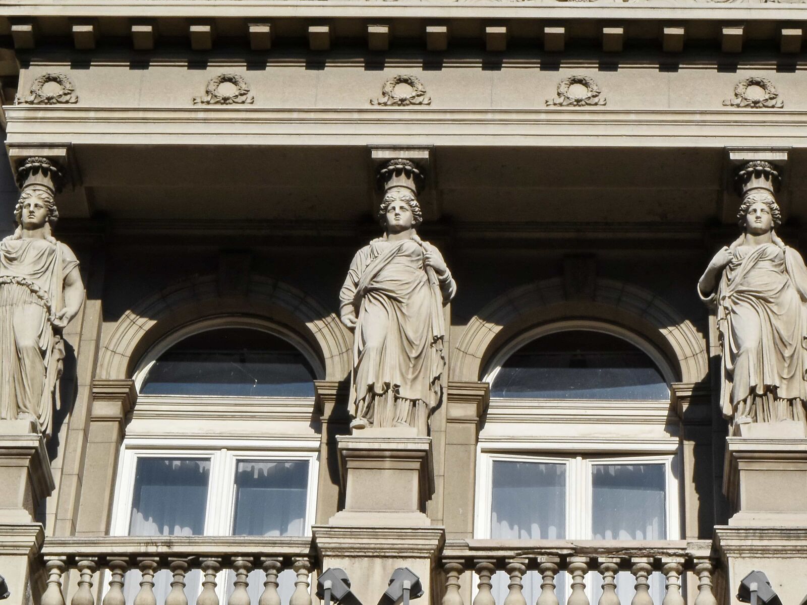 Nikon D5500 sample photo. Balcony, capital city, architecture photography