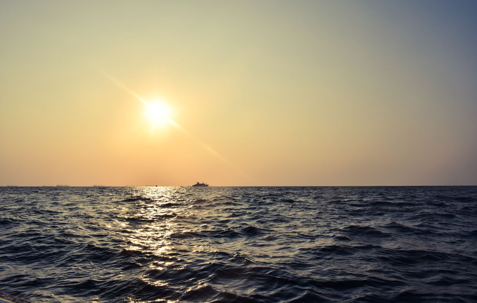 Nikon D3300 sample photo. Blue, grey, horizon, ocean photography