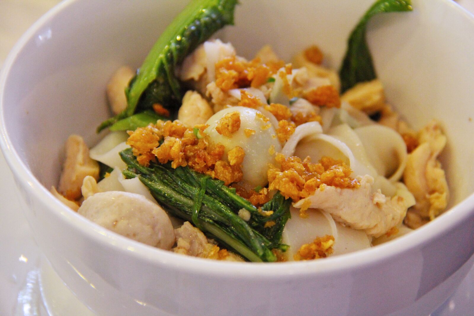 Canon EF-S 18-200mm F3.5-5.6 IS sample photo. Noodles, local, popular photography