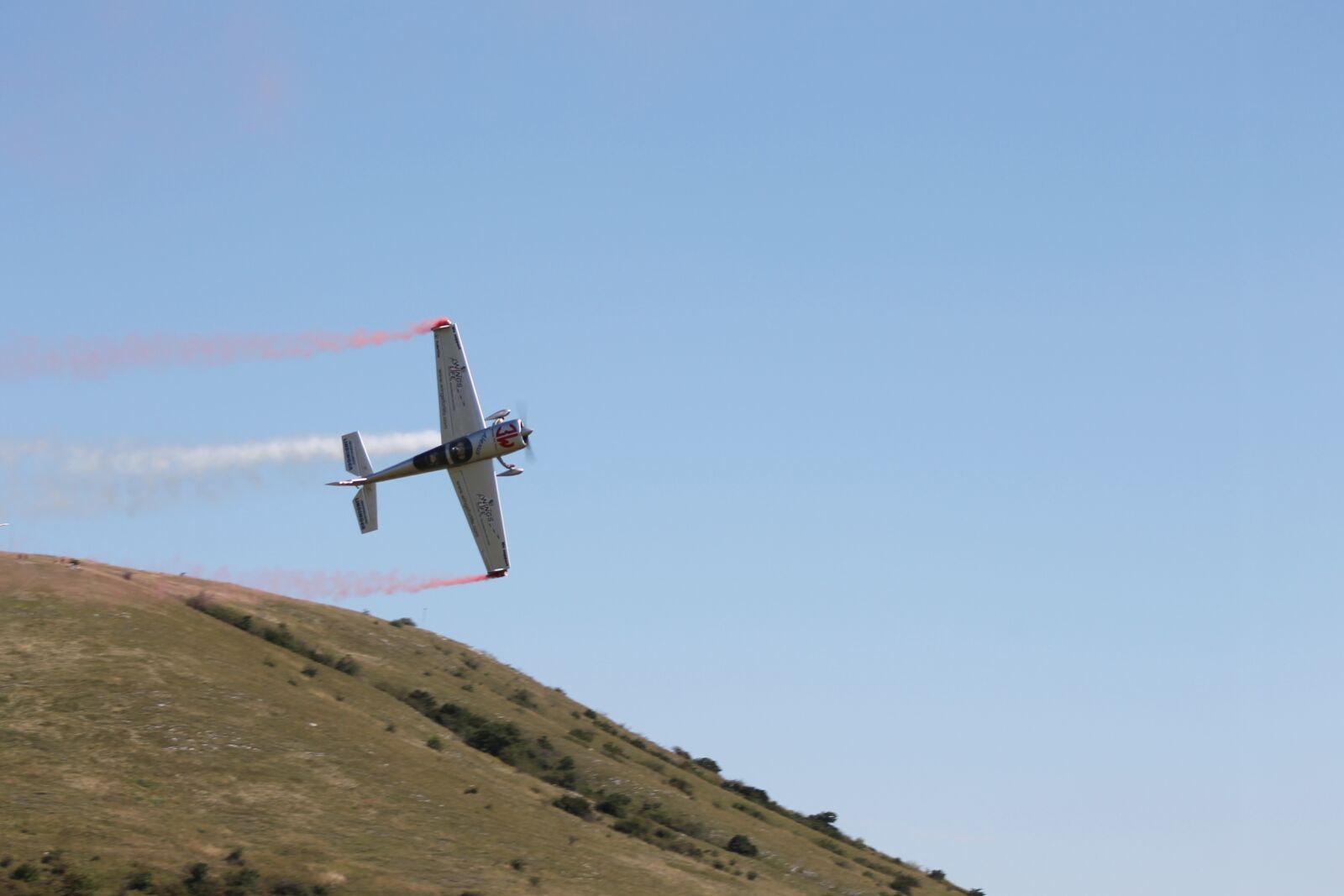Canon EF 75-300mm f/4-5.6 sample photo. Red bull, red-bull red photography
