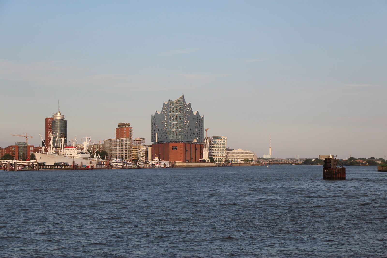 Canon EOS 650D (EOS Rebel T4i / EOS Kiss X6i) sample photo. Elbe philharmonic hall, elphi photography