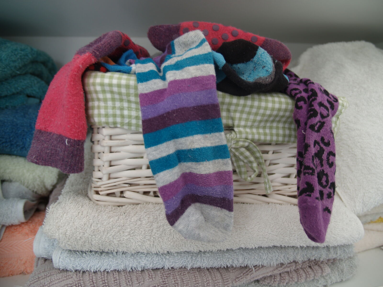 Olympus E-300 (EVOLT E-300) sample photo. Clothes, coloured, socks, missing photography