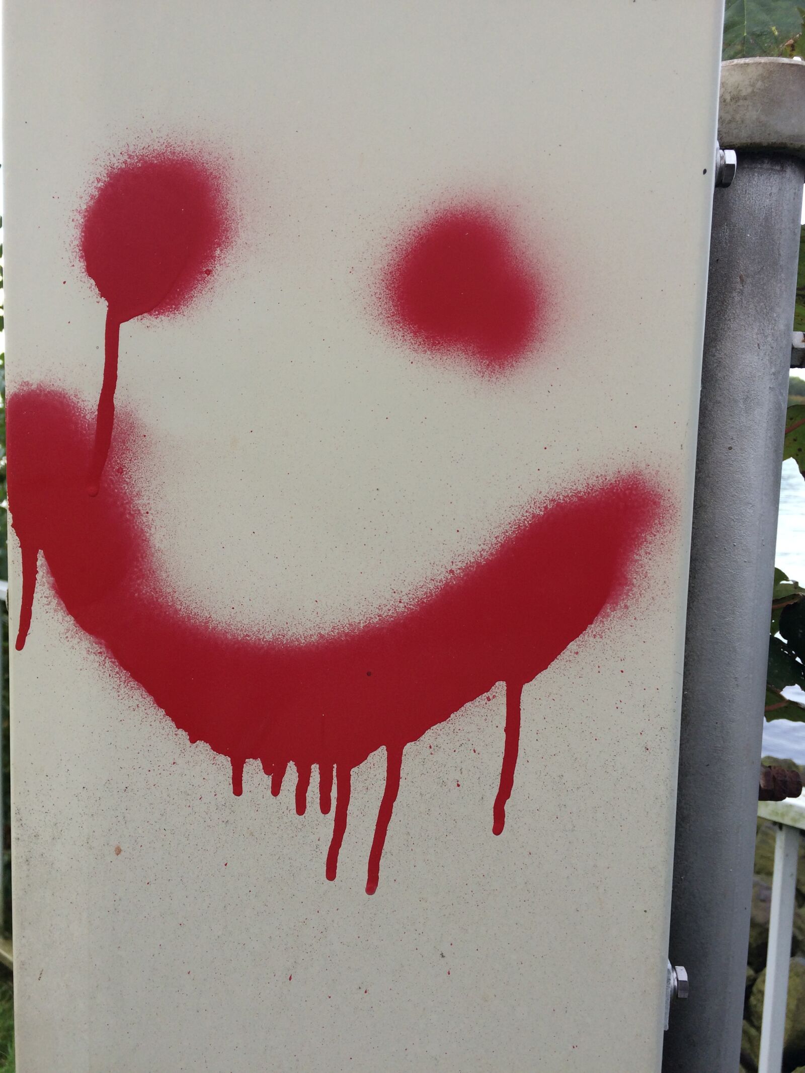 Apple iPhone 5s + iPhone 5s back camera 4.15mm f/2.2 sample photo. Smiley, graffiti, laugh photography