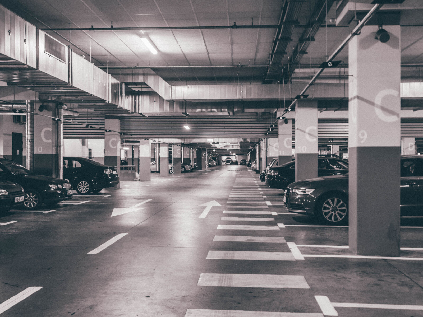 Olympus PEN E-PL5 sample photo. Black, and, white, cars photography