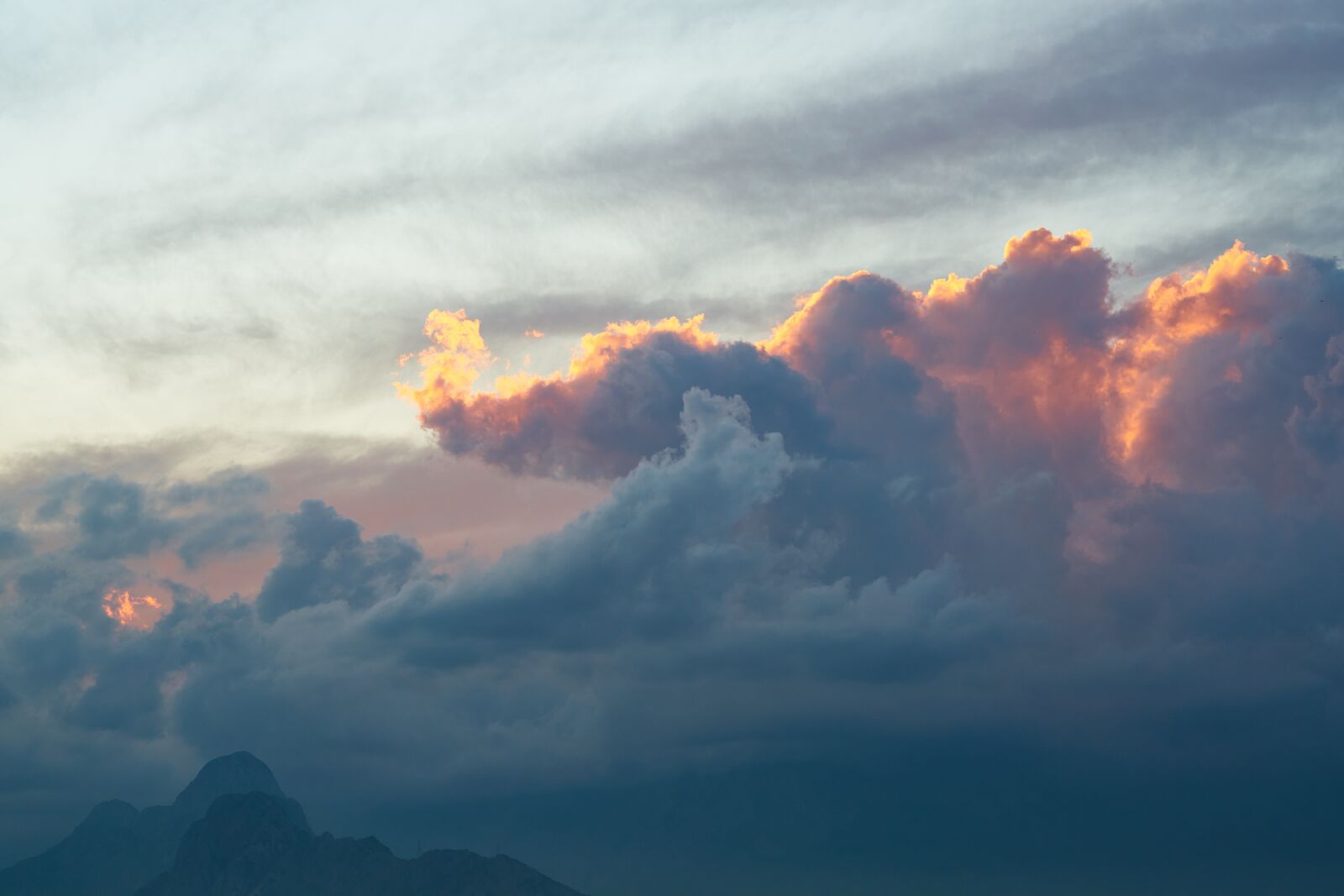 Sigma 85mm F1.4 DG HSM Art sample photo. Cloud, dramatic, red photography