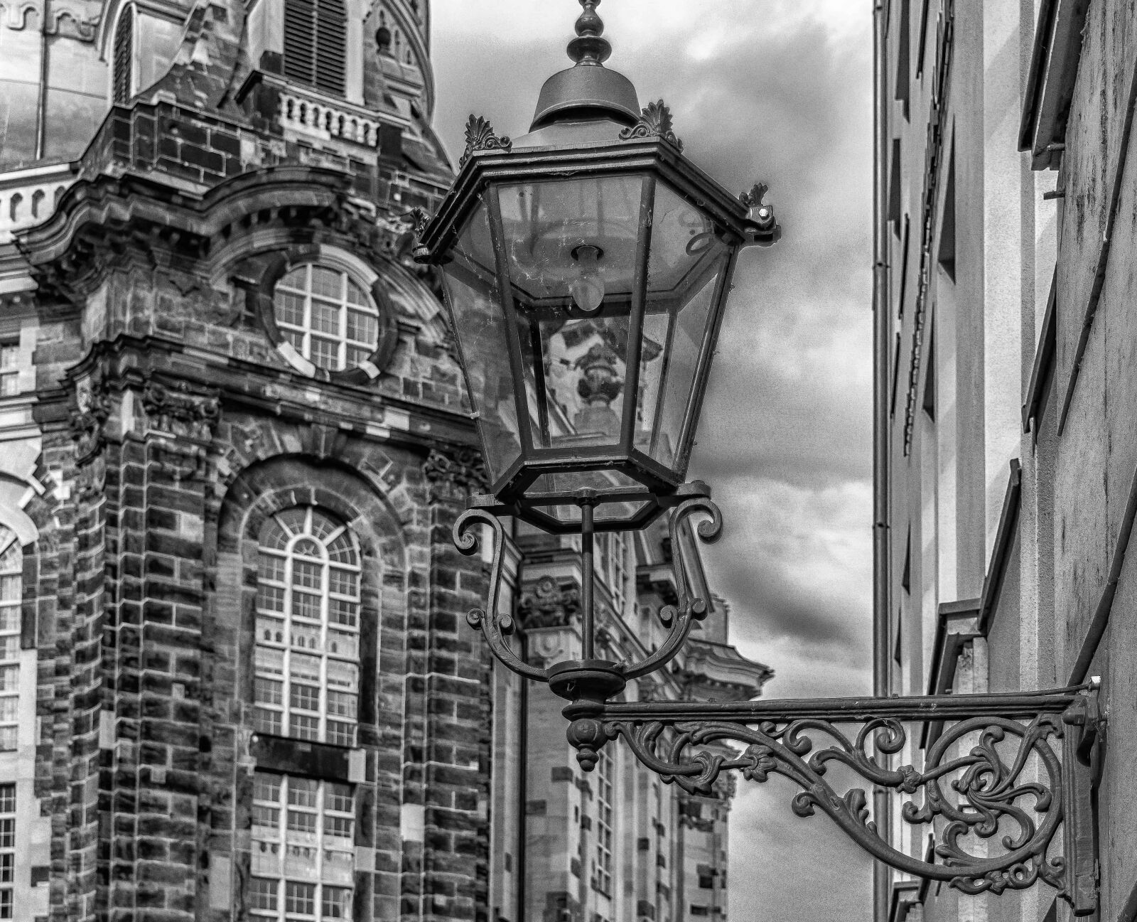 Nikon D3300 sample photo. Antique, street, architecture, city photography