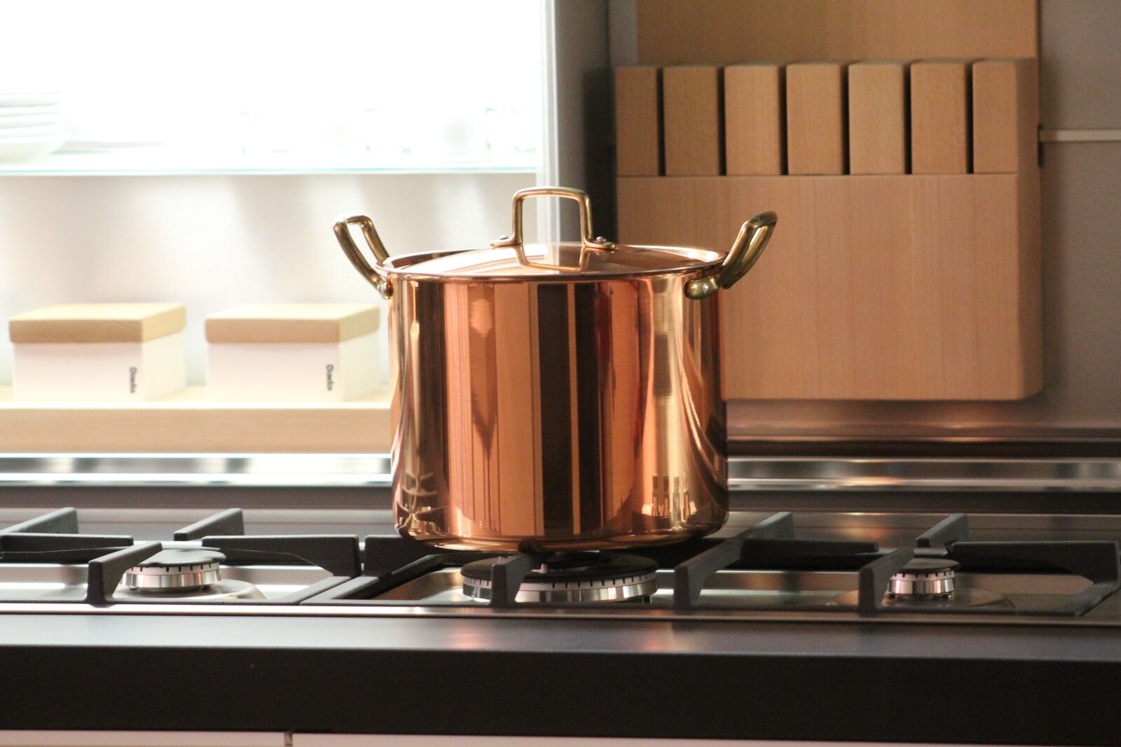 Canon EF75-300mm f/4-5.6 sample photo. Pot, copper, cook photography