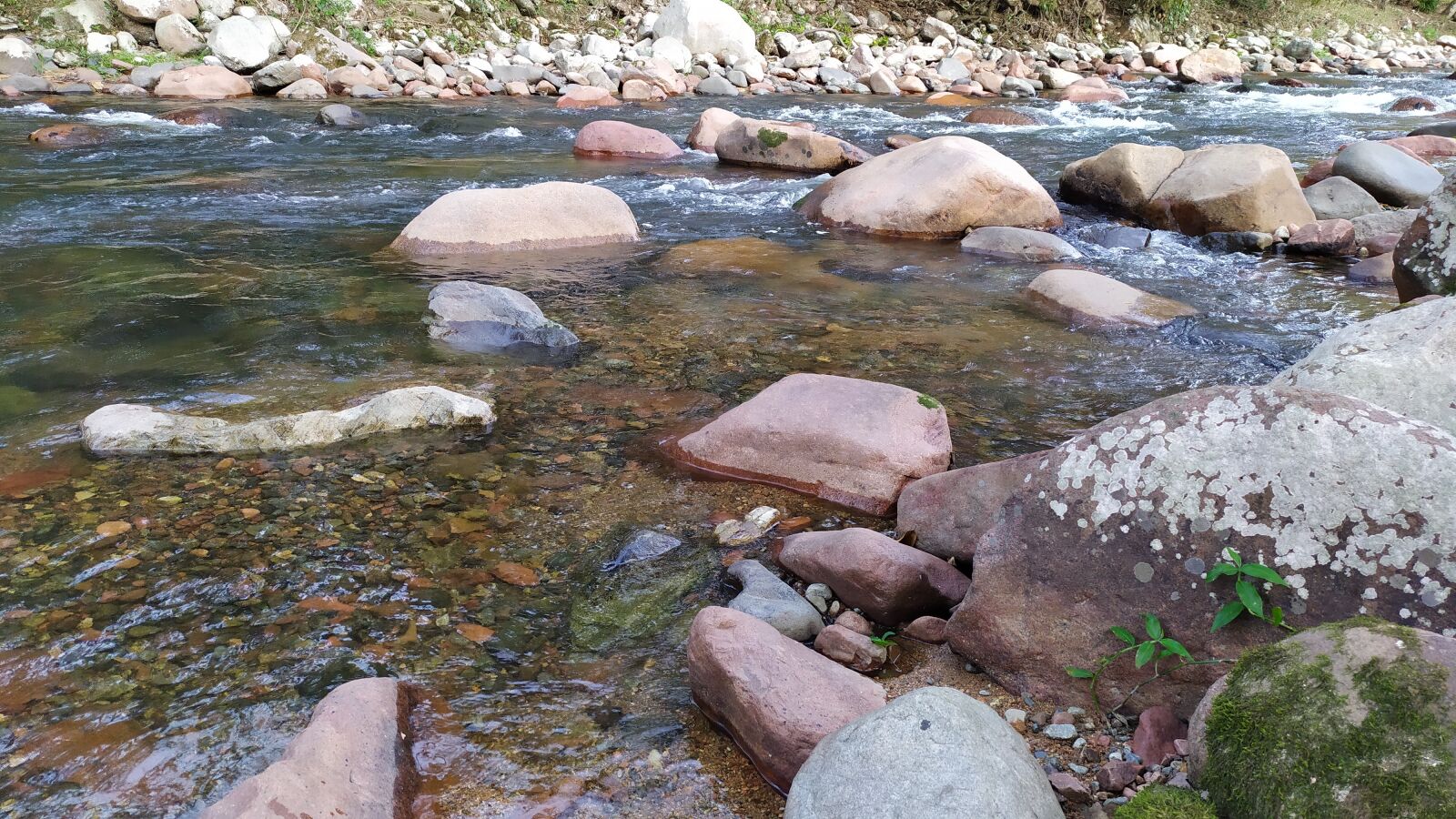 Xiaomi Redmi Note 7 sample photo. River, stone, water photography