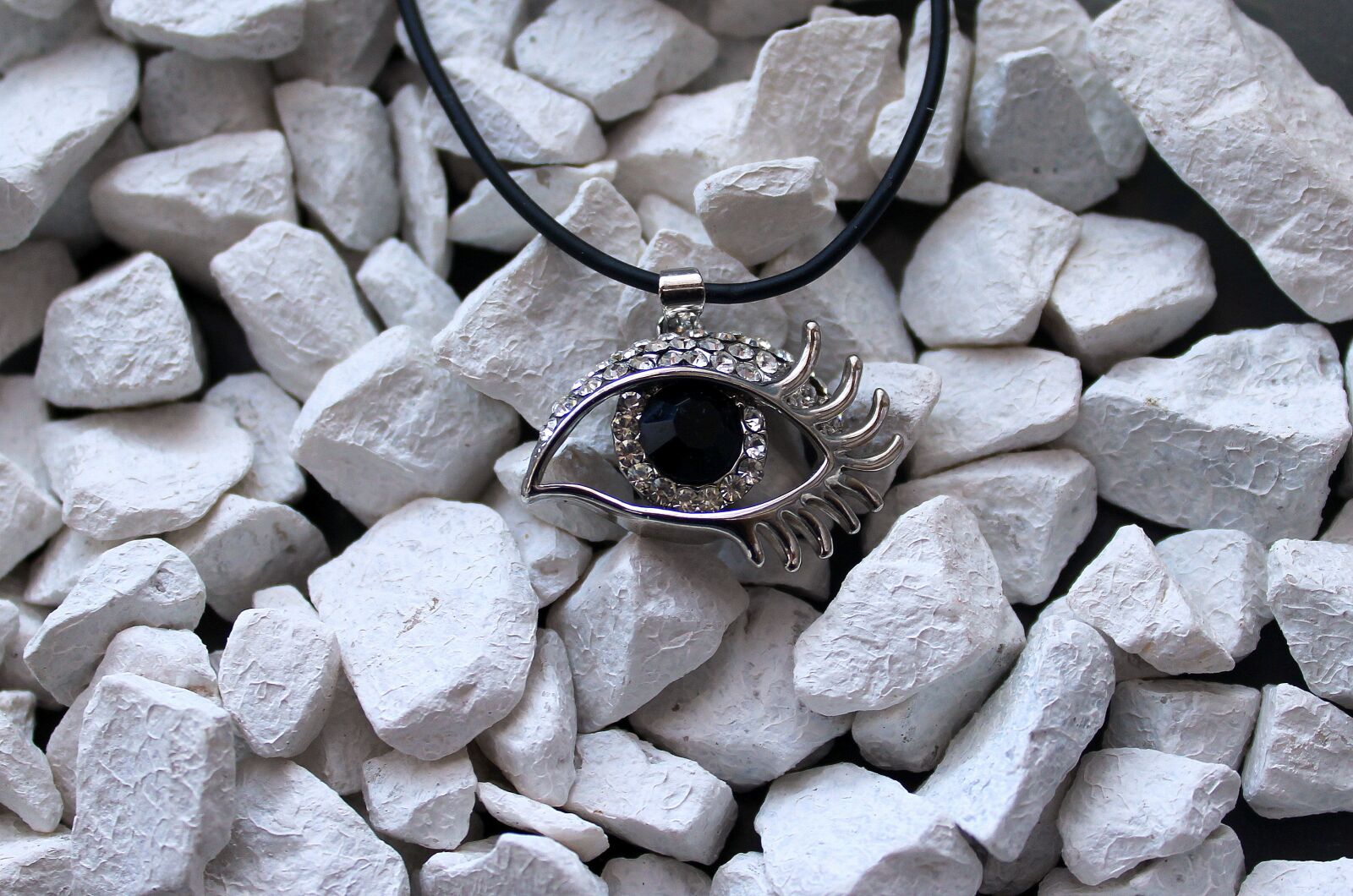 Canon EOS 1200D (EOS Rebel T5 / EOS Kiss X70 / EOS Hi) sample photo. Eye, ornament, pendant photography