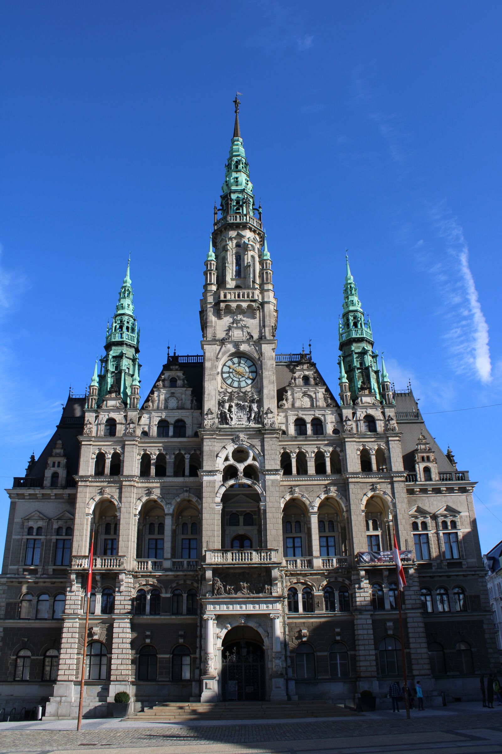 Canon EOS 2000D (EOS Rebel T7 / EOS Kiss X90 / EOS 1500D) sample photo. Town hall, building, czech photography