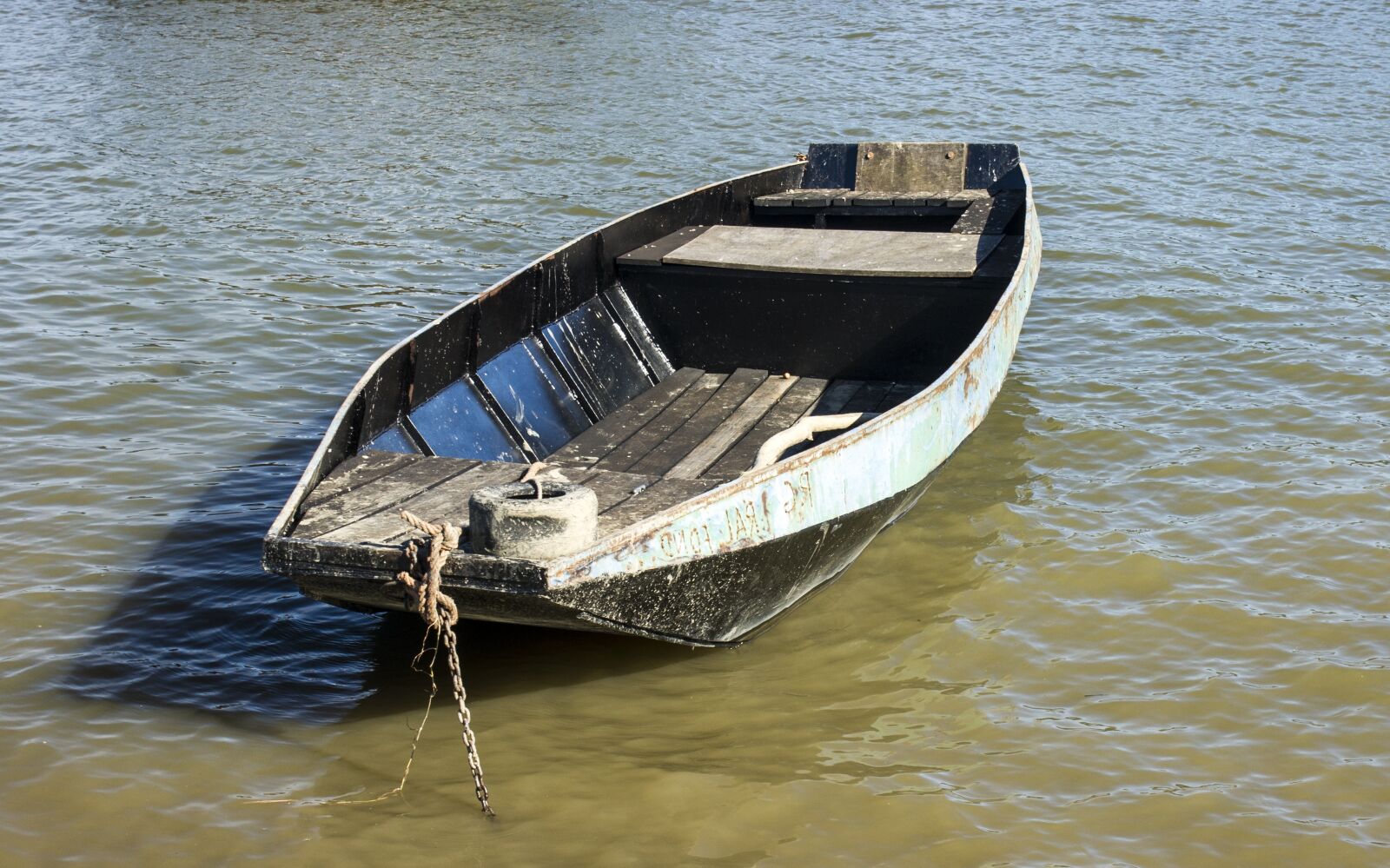 Sony Alpha DSLR-A500 + Sony DT 18-70mm F3.5-5.6 sample photo. Boat, wood, old photography