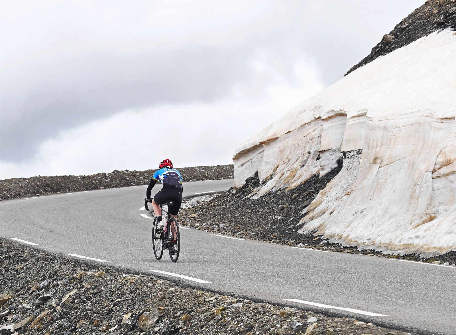 Panasonic Lumix DMC-GH3 sample photo. Mountain, road, asphalt, cyclist photography
