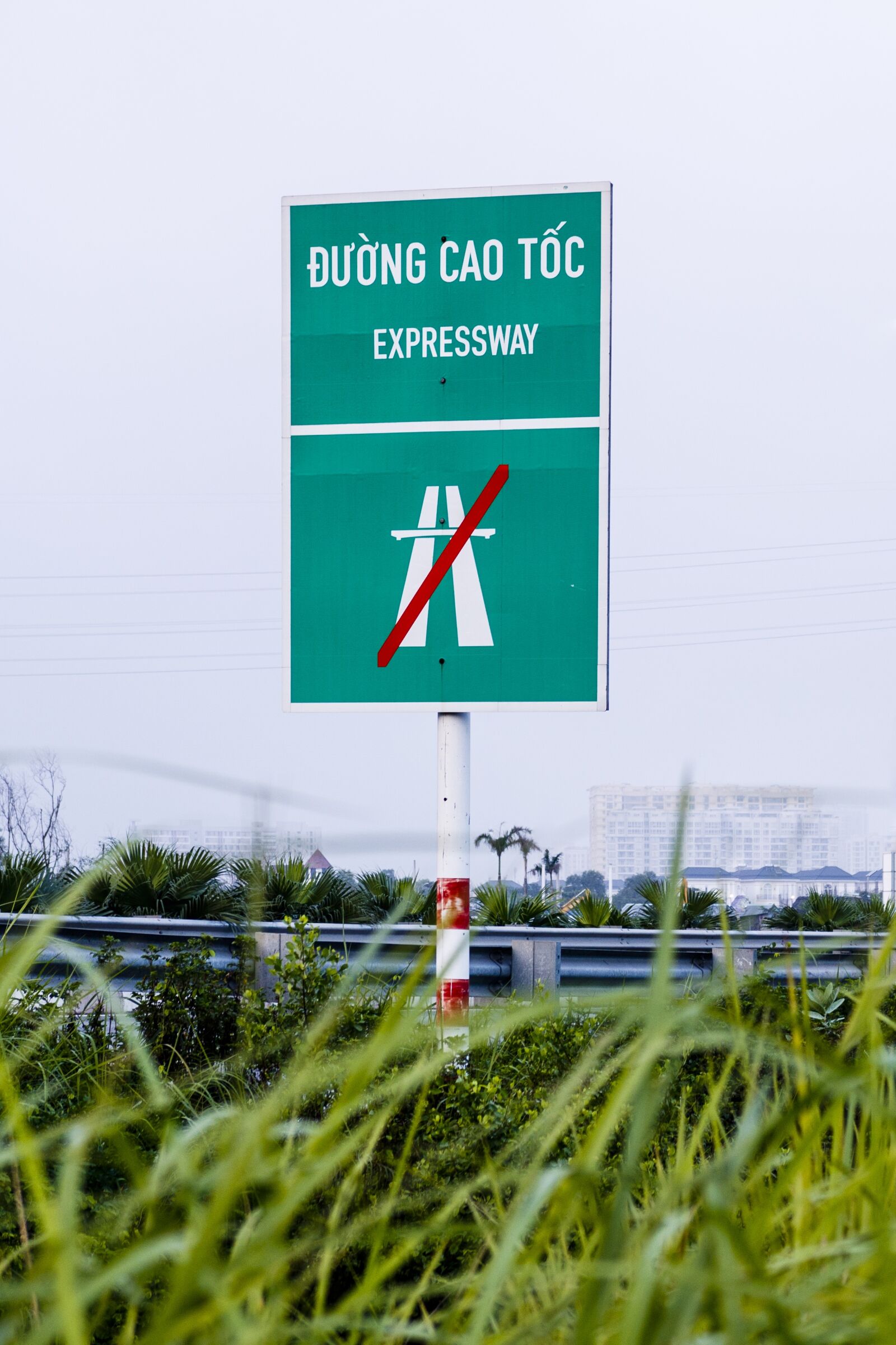 Canon EOS 750D (EOS Rebel T6i / EOS Kiss X8i) sample photo. Board, city, express photography