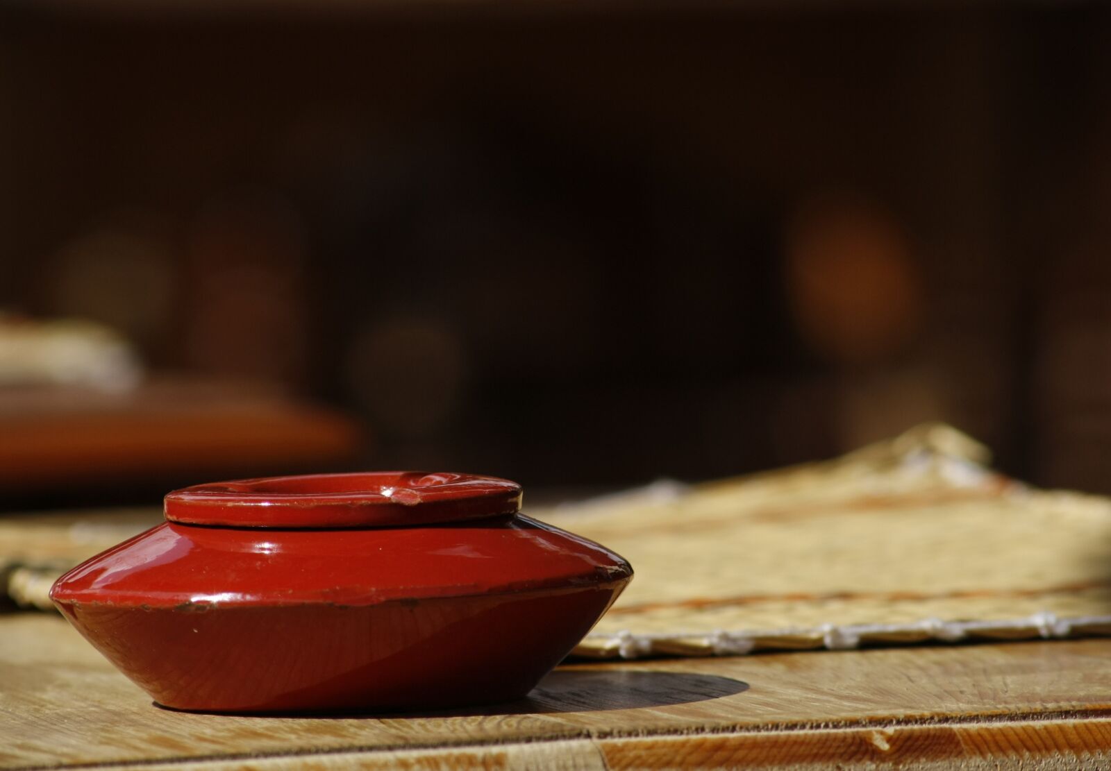 Canon EOS 1000D (EOS Digital Rebel XS / EOS Kiss F) sample photo. Cafe marrakech, ashtray, eye photography