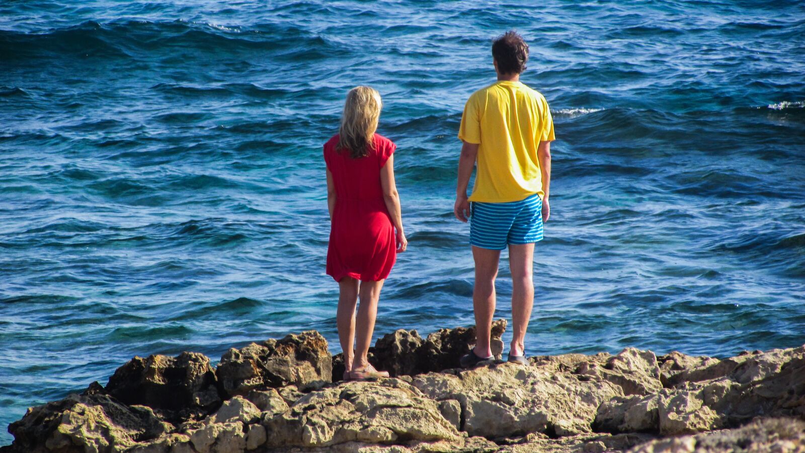 Canon PowerShot SX400 IS sample photo. Couple, looking, sea photography