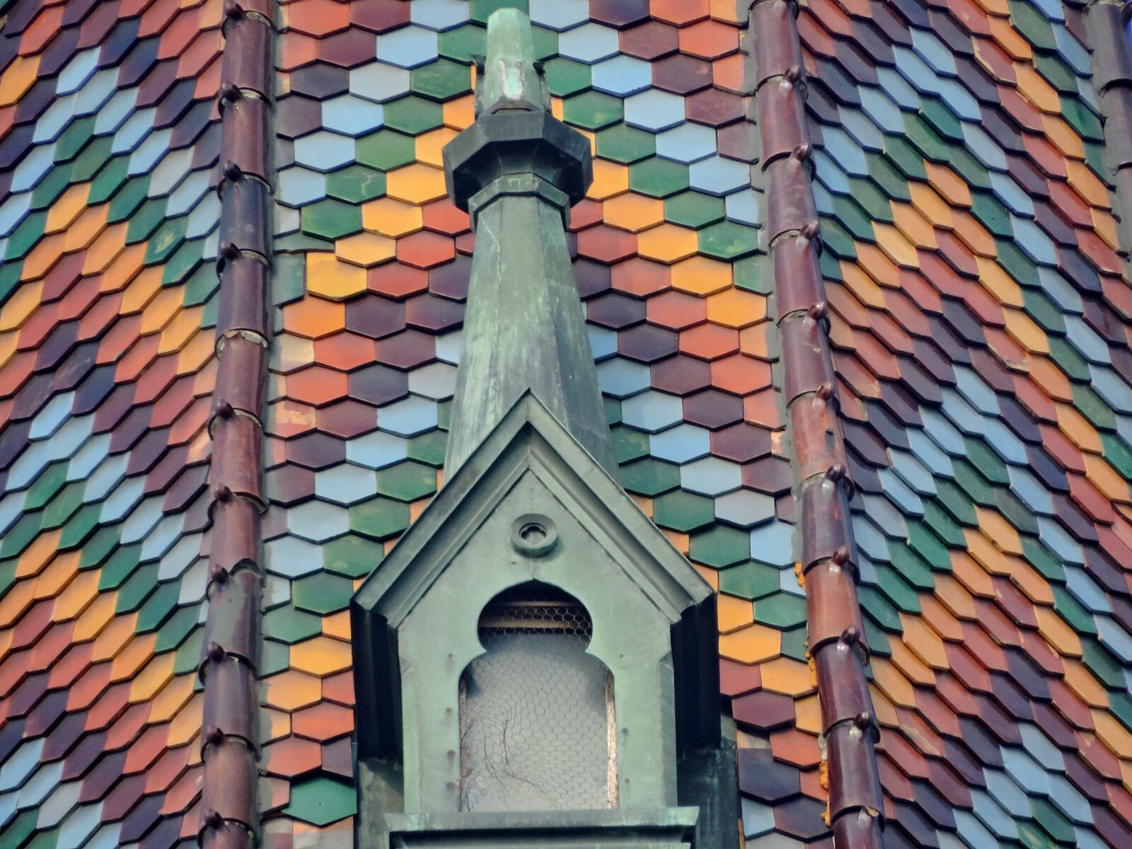Nikon Coolpix P520 sample photo. Roof, architecture, building, material photography