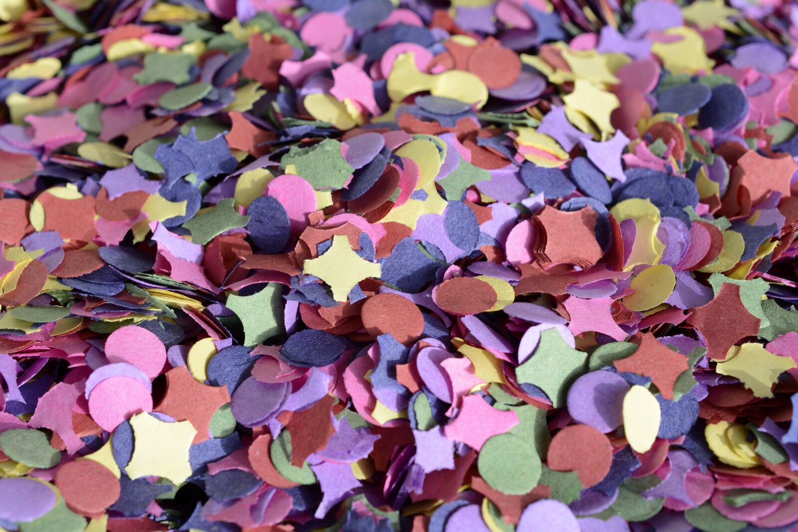 Nikon D7100 sample photo. Confetti, flakes, color photography